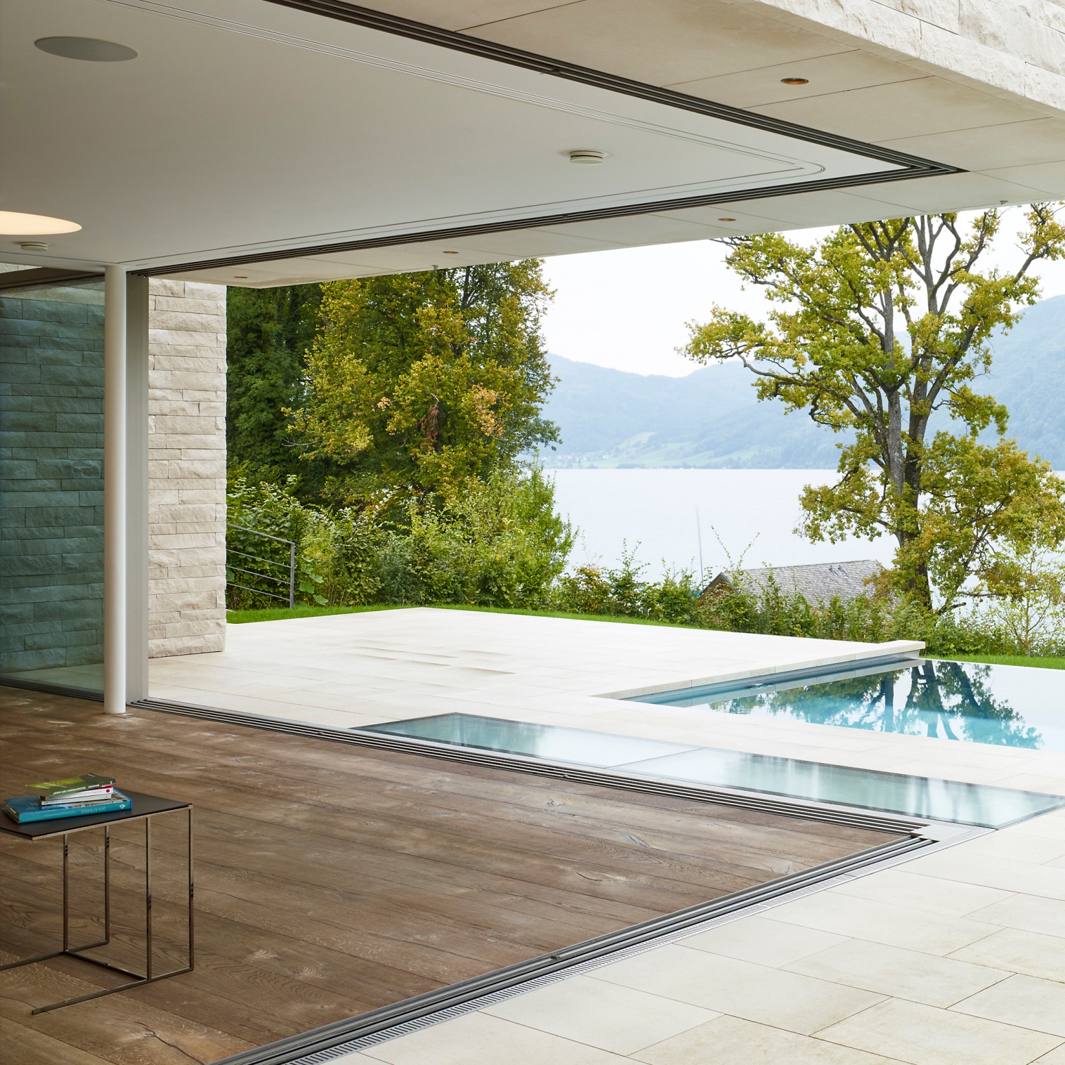 Display product Classic sliding window from manufacturer Sky-Frame