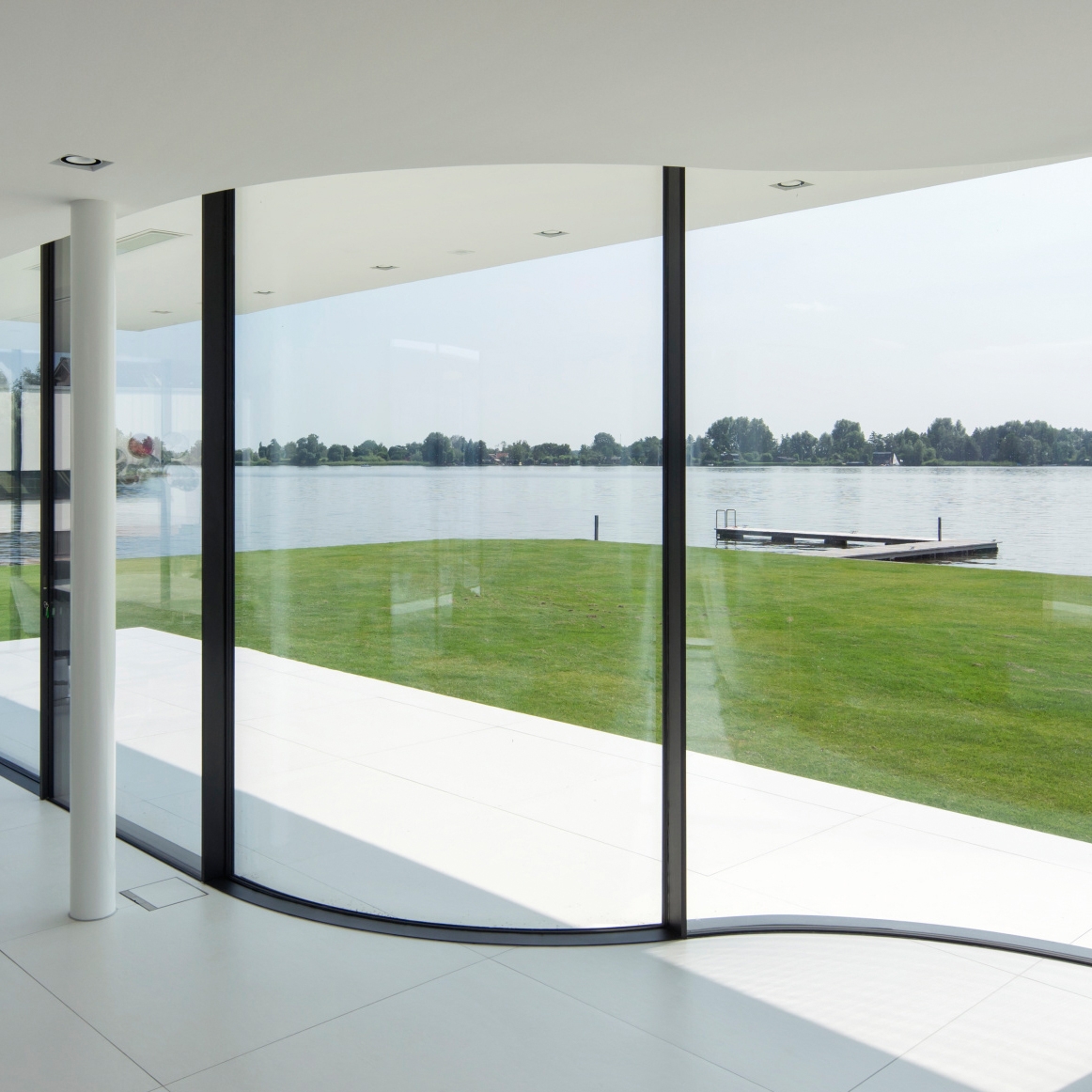 Display product Arc sliding window from manufacturer Sky-Frame