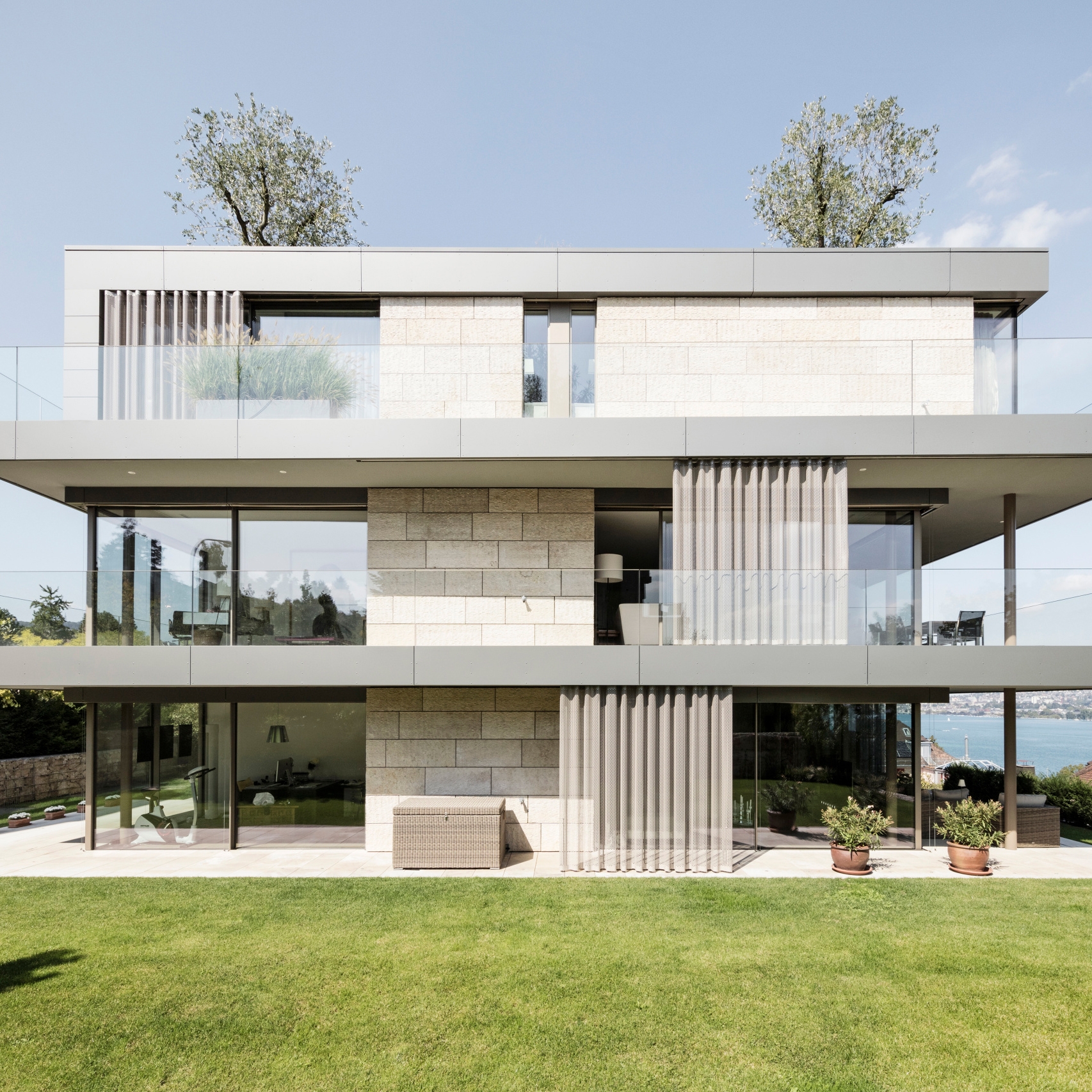 Display product Sky-Frame 3 sliding window from manufacturer Sky-Frame