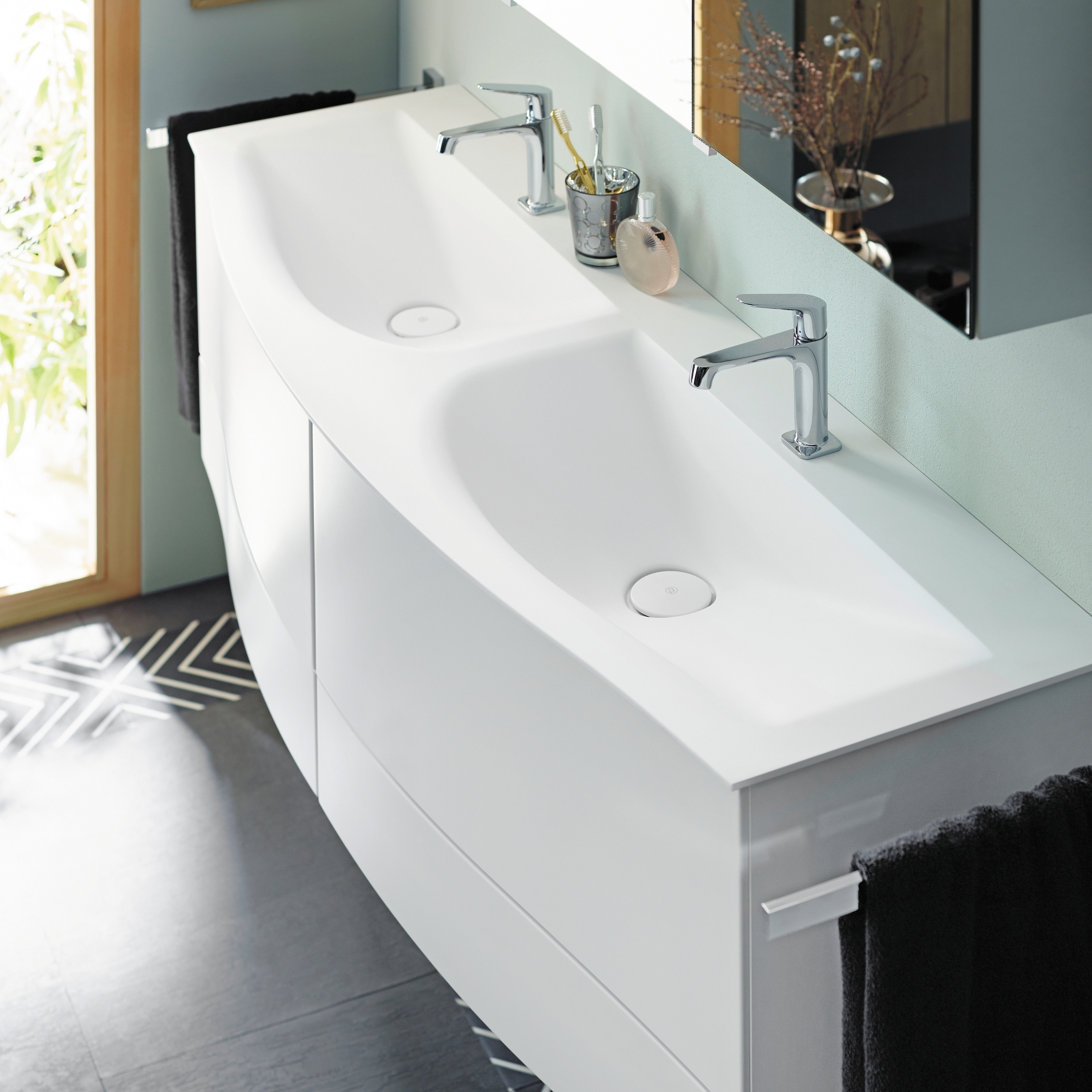 Mostra il prodotto Sinea 2.0 | Mineral cast washbasin incl. vanity unit del produttore burgbad