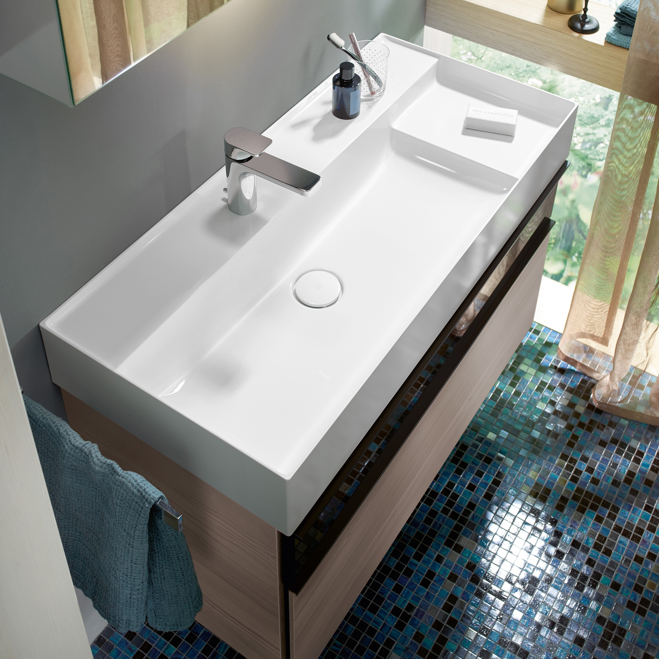 Display product Yumo | Mineral cast washbasin incl. vanity unit from manufacturer burgbad