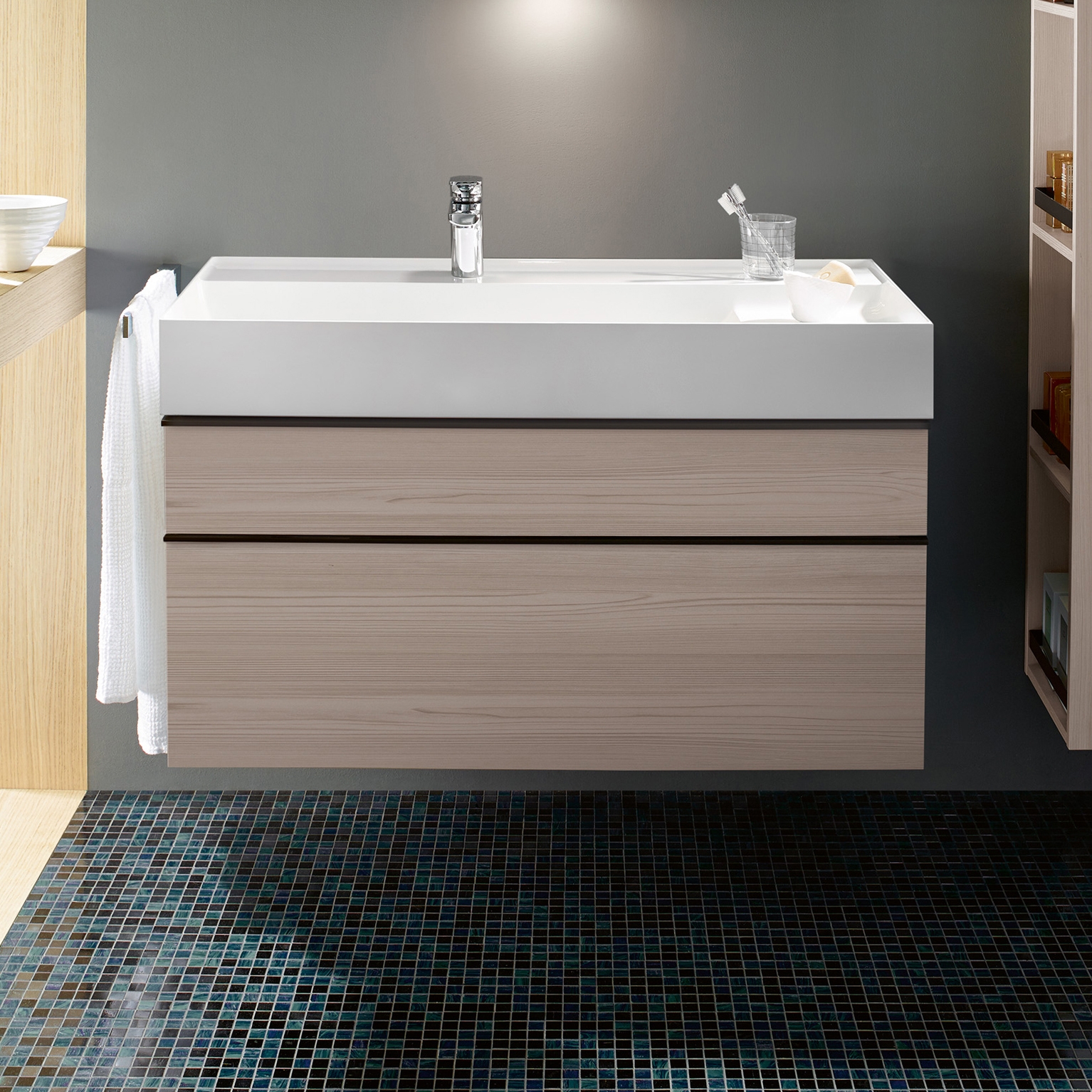 Afficher le produit Yumo | Plan de toilette en pierre de synthèse avec meuble sous-vasque du fabricant burgbad
