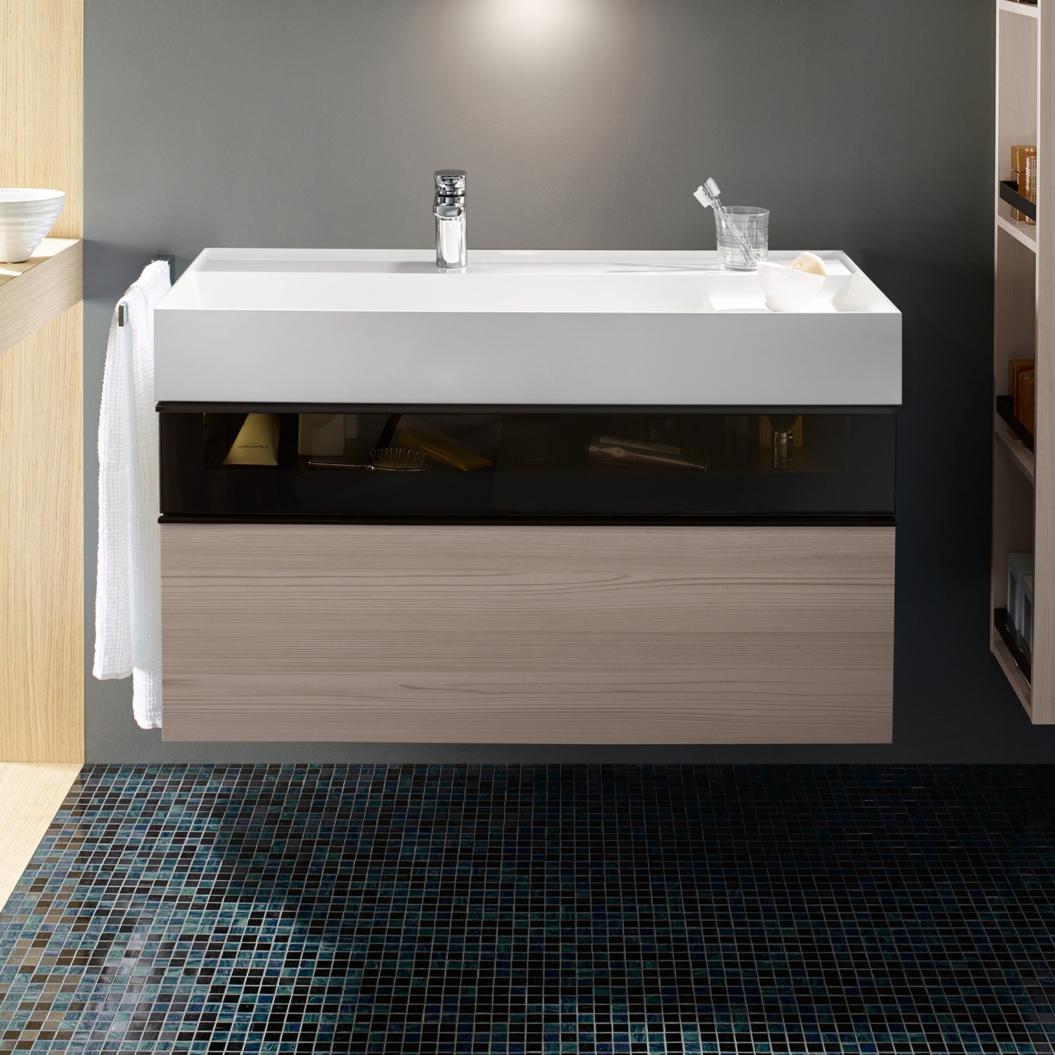 Mostra il prodotto Yumo | Mineral cast washbasin incl. vanity unit del produttore burgbad