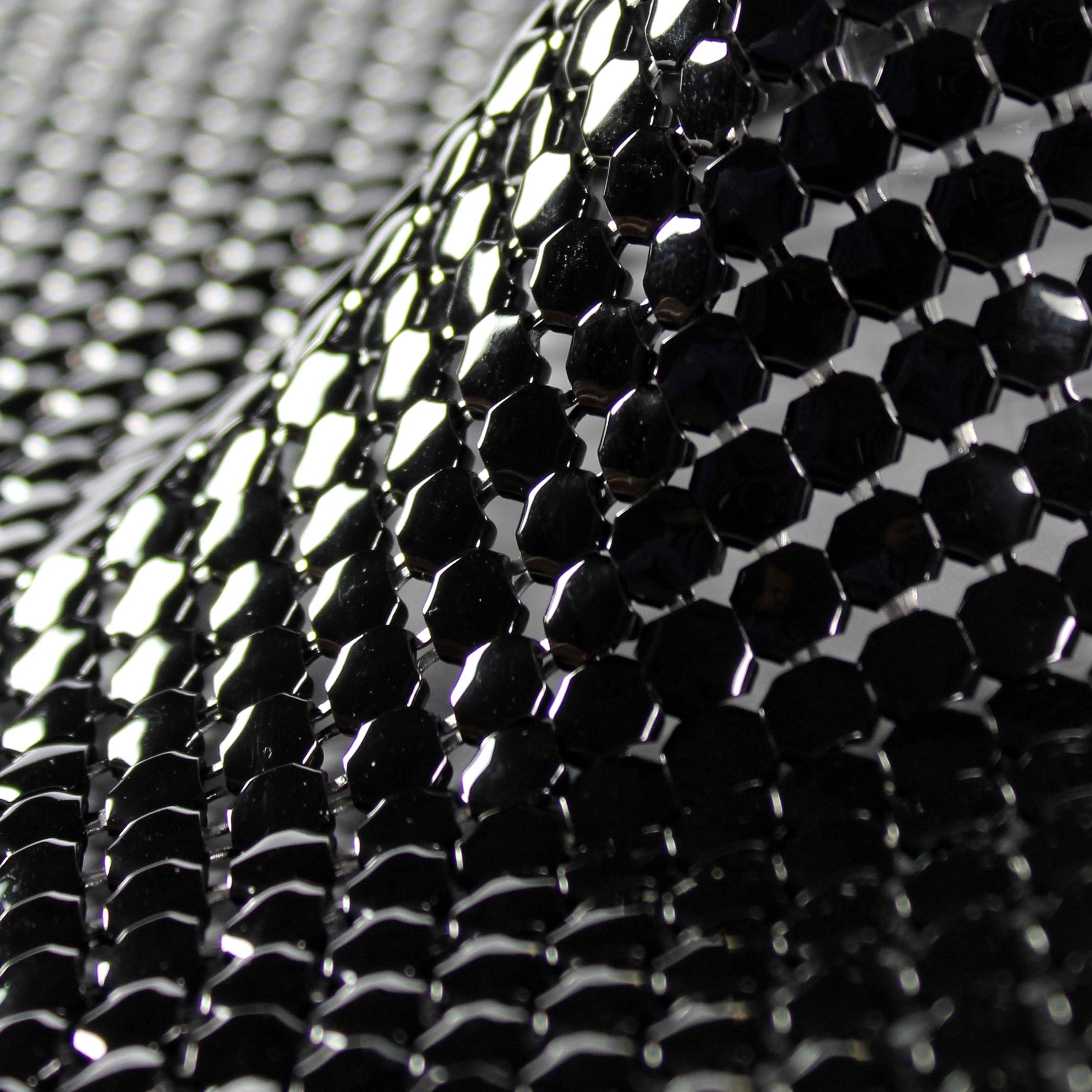 alphamesh scale 5.8 aluminium lacquered in color