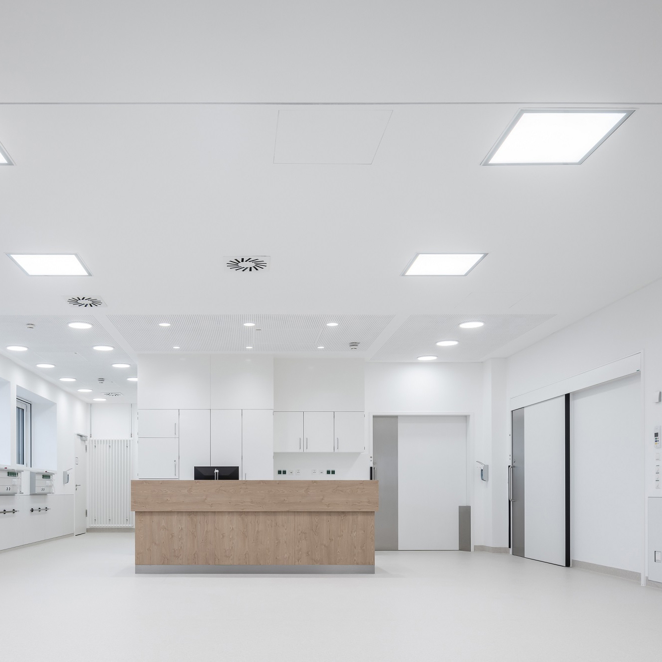 Display product Plafotherm® B/E AirHybrid from manufacturer Lindner Group