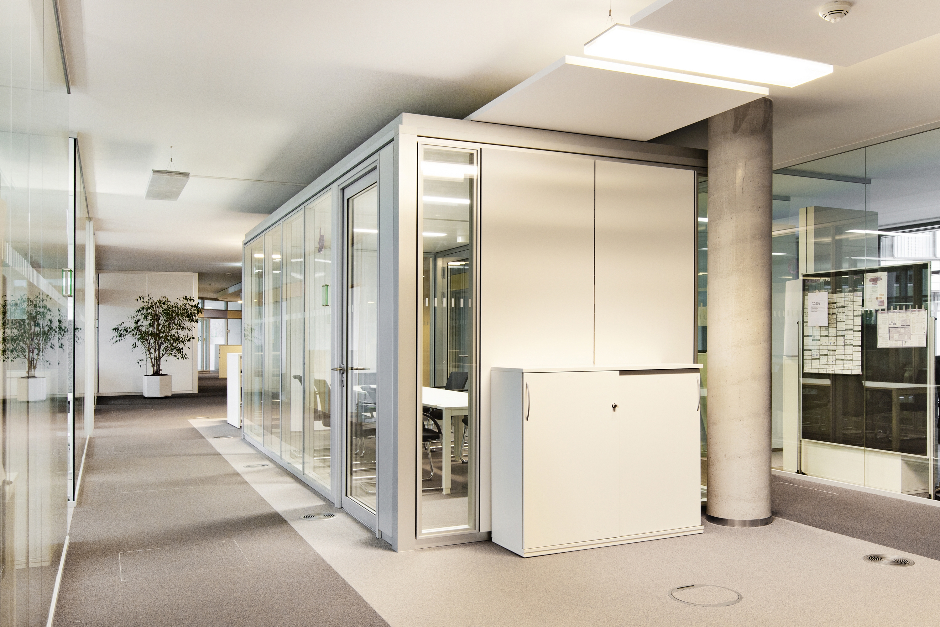 Display product Lindner Cube duo from manufacturer Lindner Group