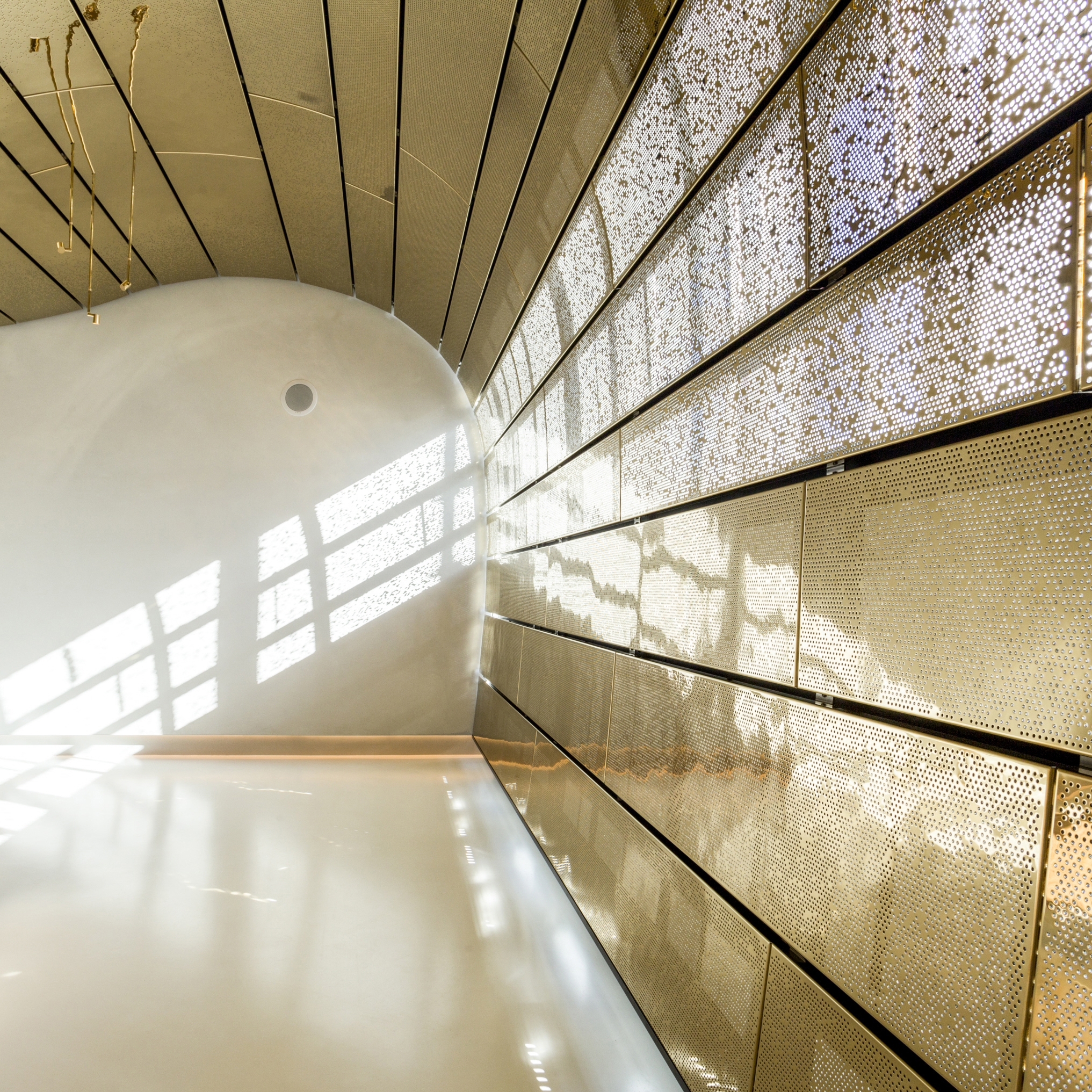 Display product TOUCHdesign Lunar from manufacturer Lindner Group