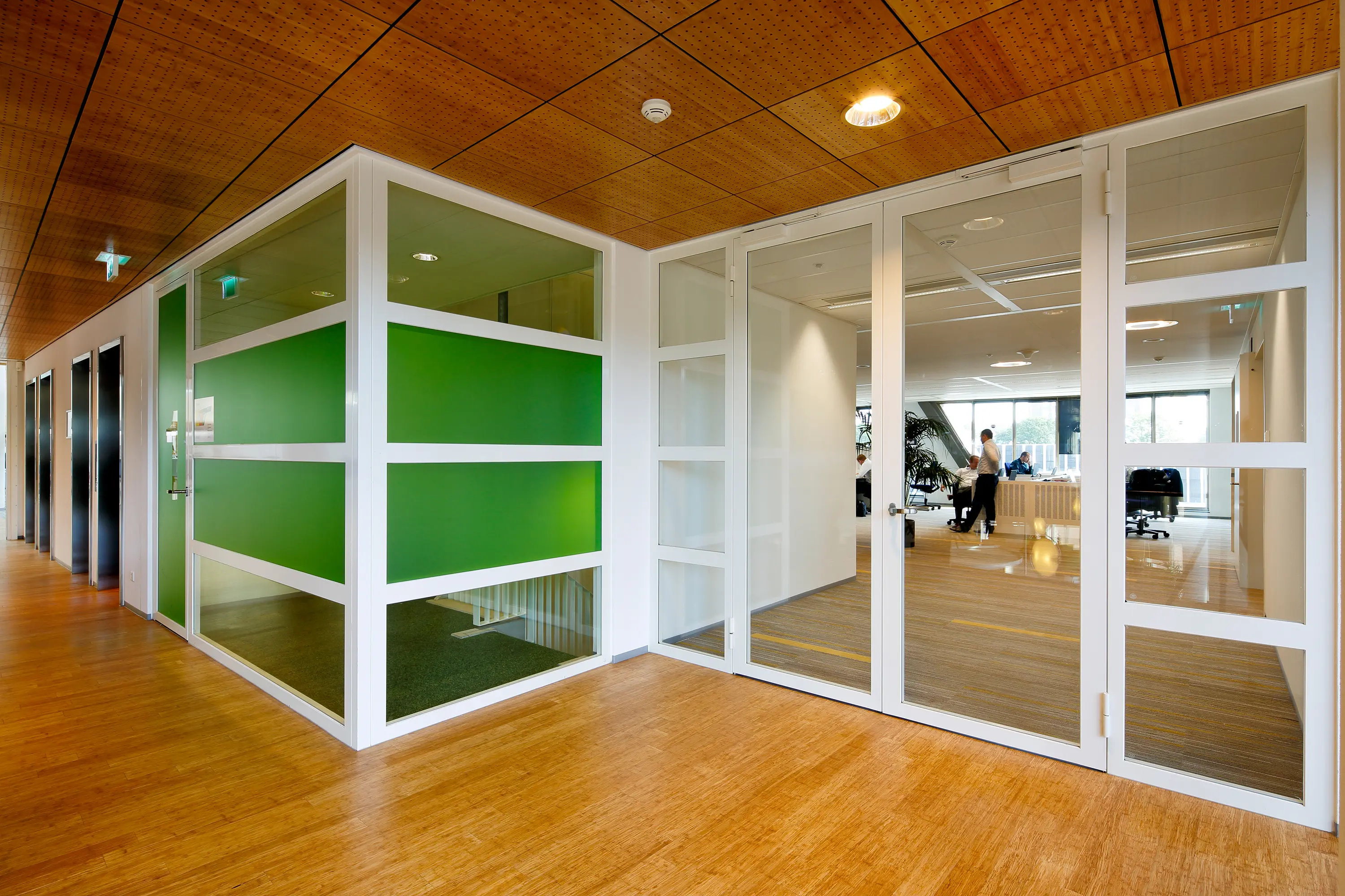gallery-slide-0