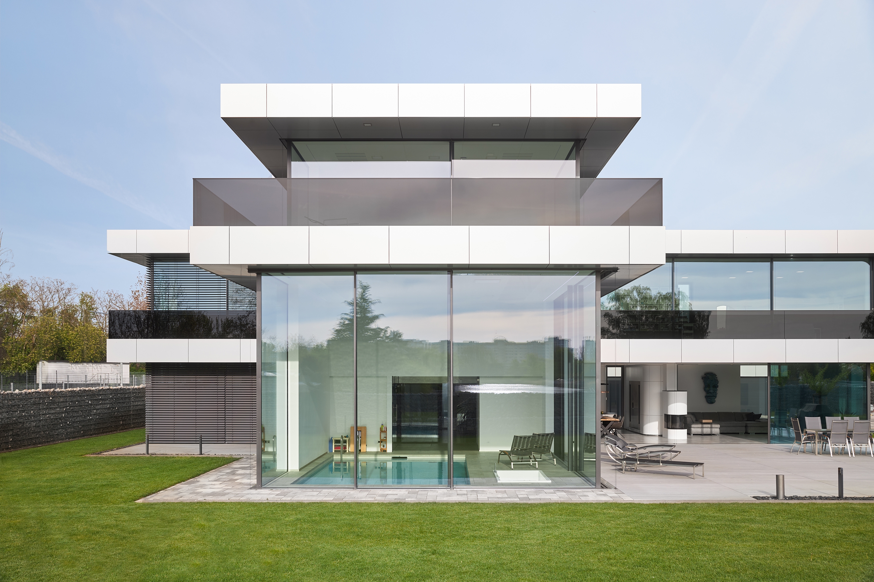 Display product Frameless sliding windows measuring up to 25 m2 from manufacturer swissFineLine
