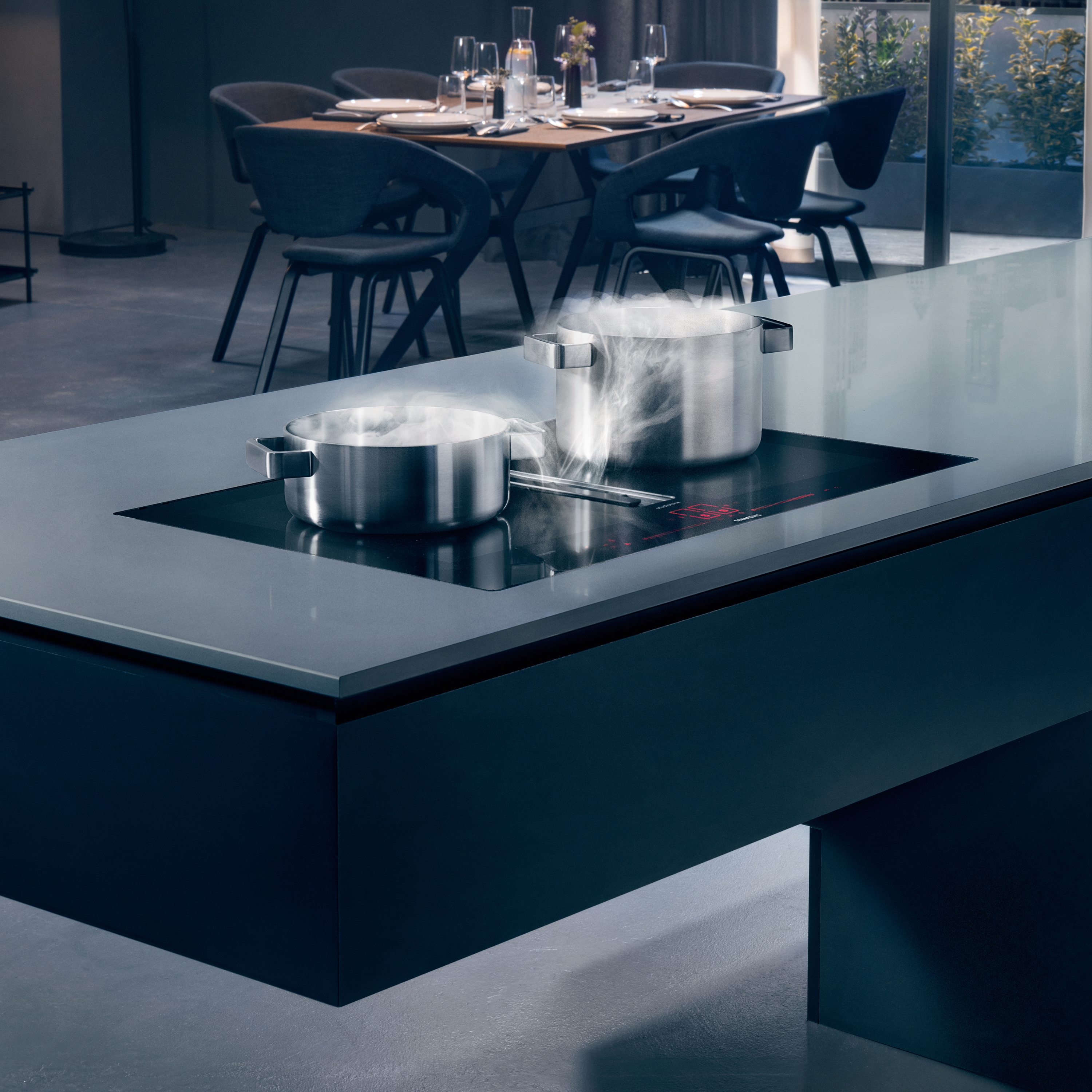 Display product iQ700, Induction hob with integrated ventilation system, 80 cm from manufacturer Siemens Home Appliances