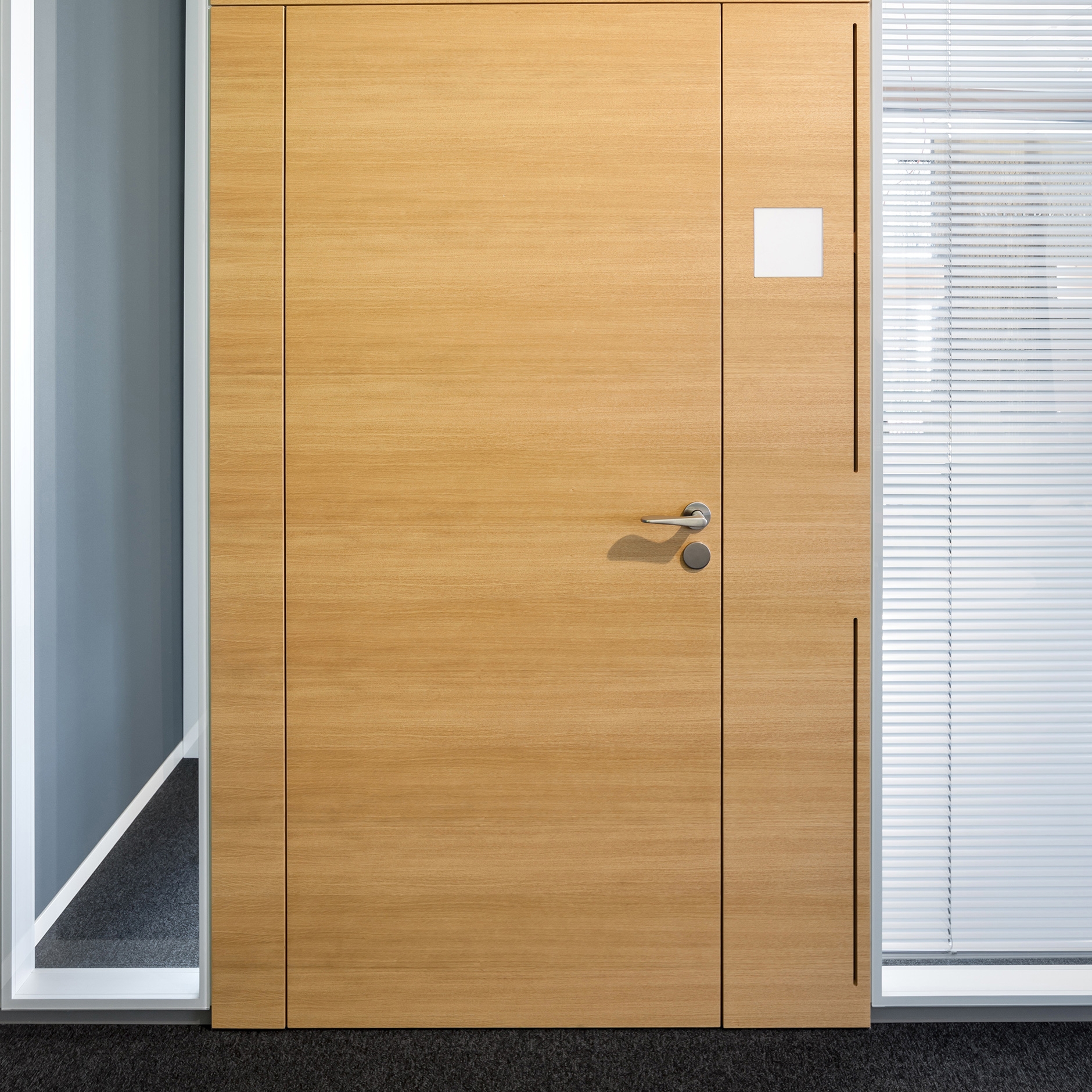 Display product fecodoor wood H85 from manufacturer feco. Die Systemwand.
