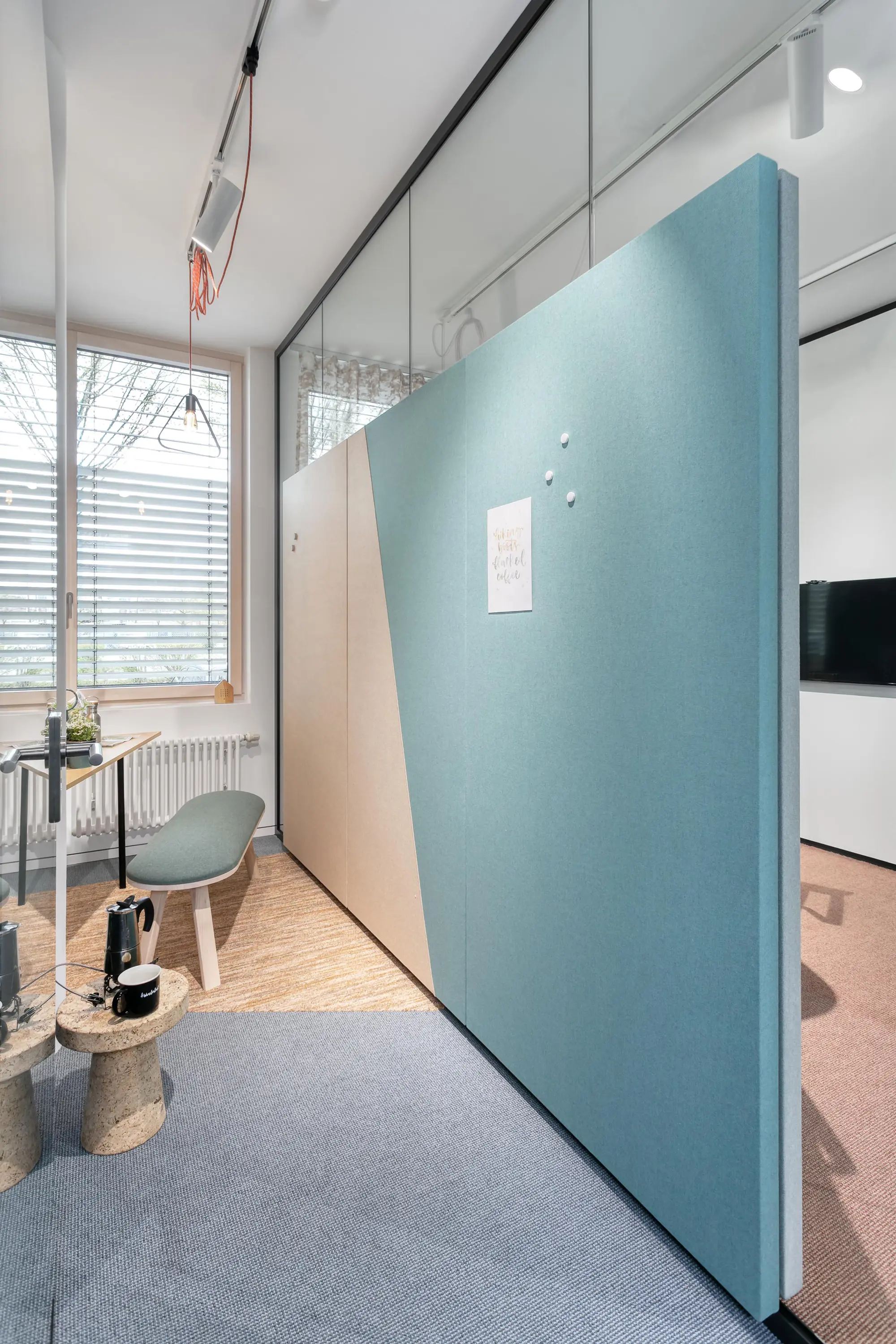 gallery-slide-0