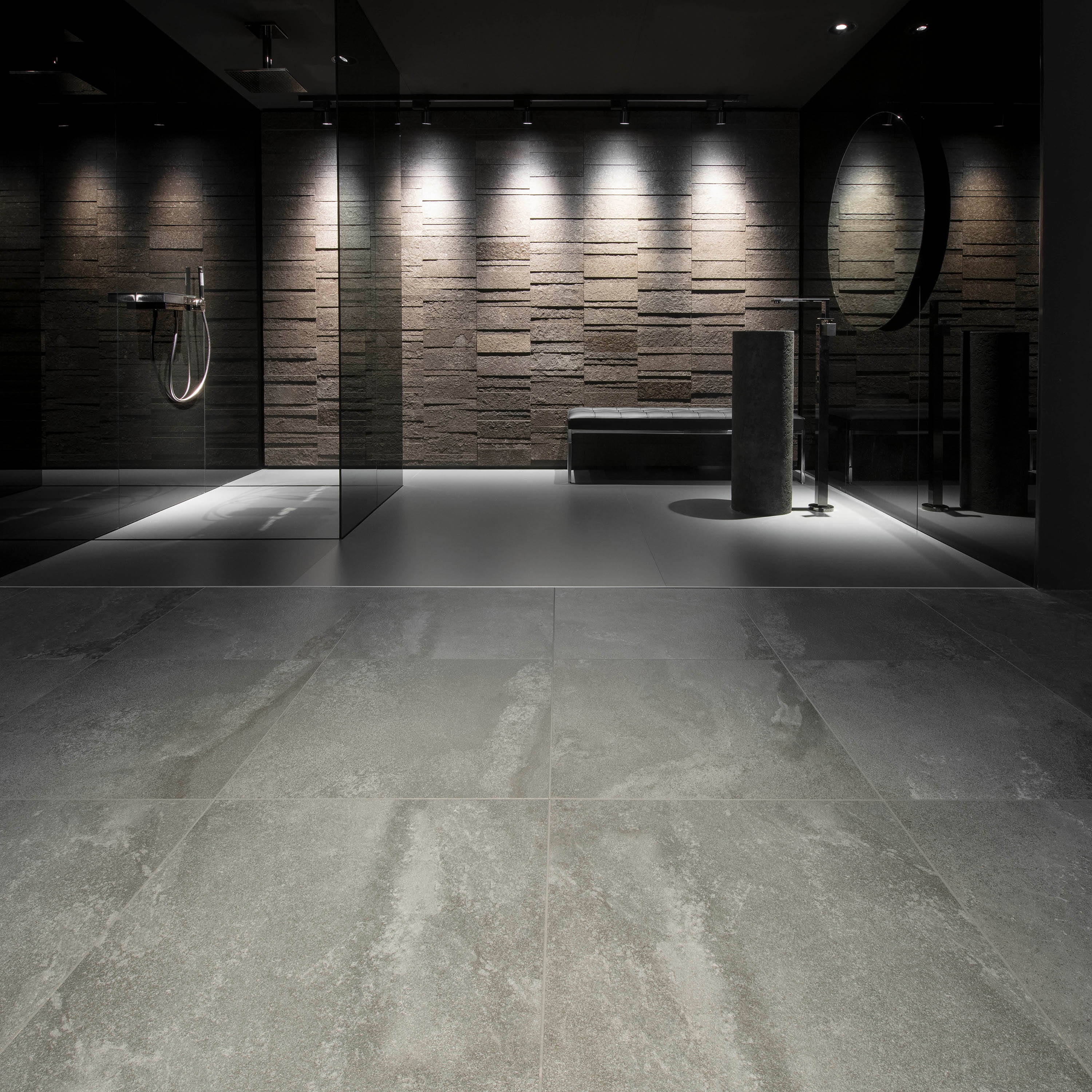 INDOOR RETAIL