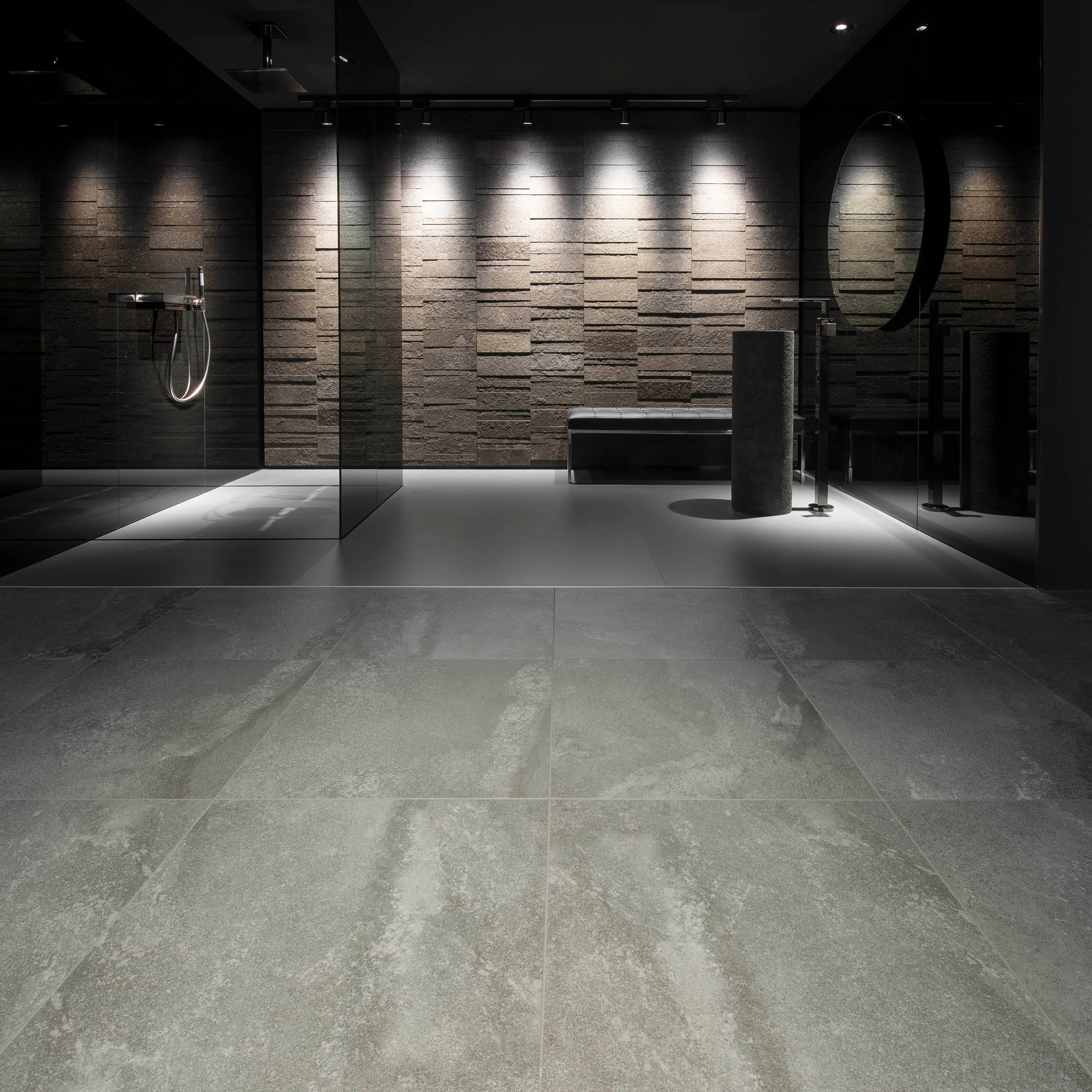 INDOOR RETAIL