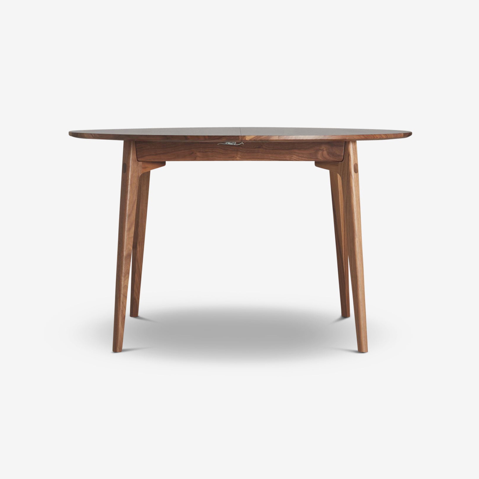 Dulwich Round Extending Table | Walnut