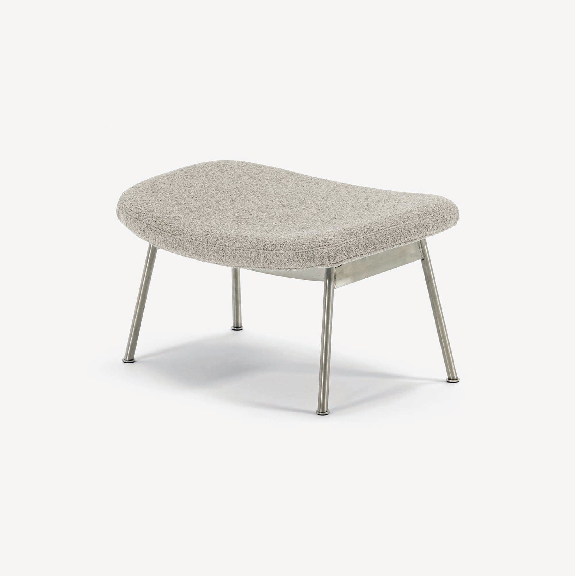 Produkt Ella Ottoman | Stainless Steel / Chalk des Herstellers Case Furniture anzeigen