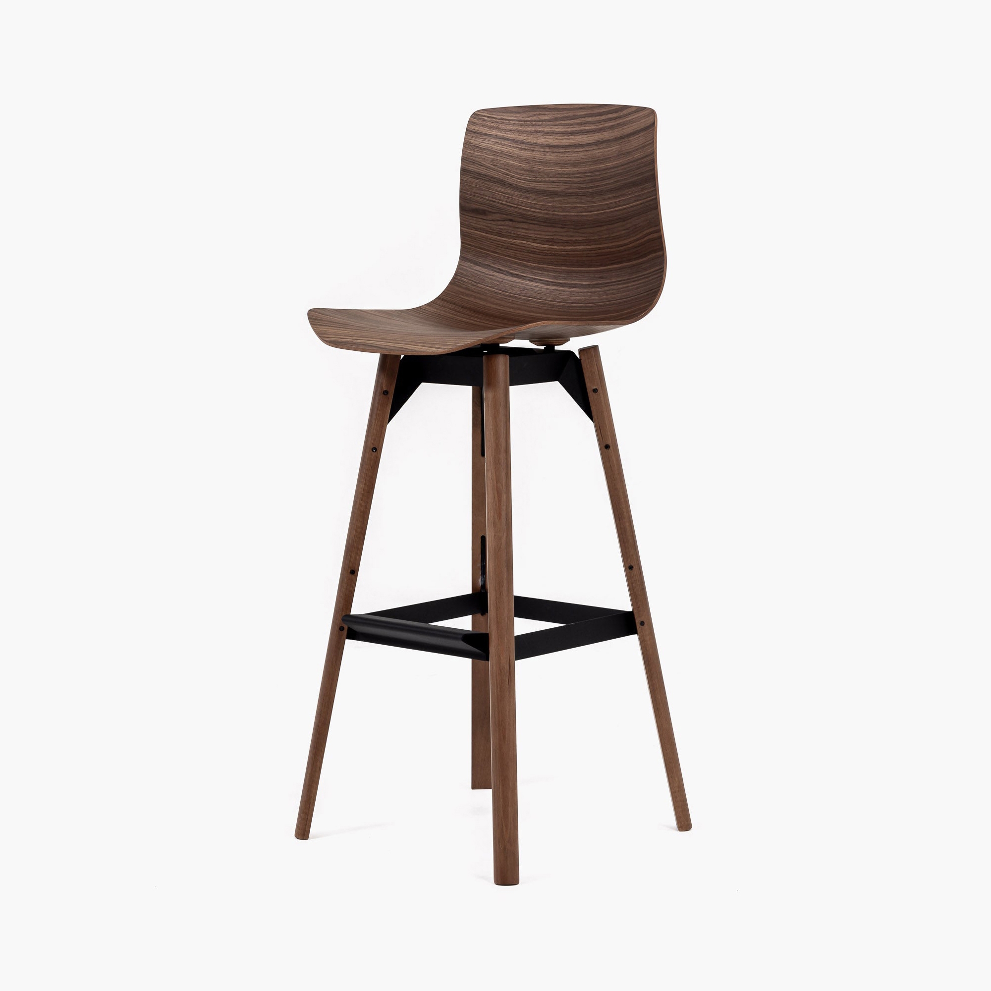 Mostra il prodotto Loku Stool | Walnut del produttore Case Furniture