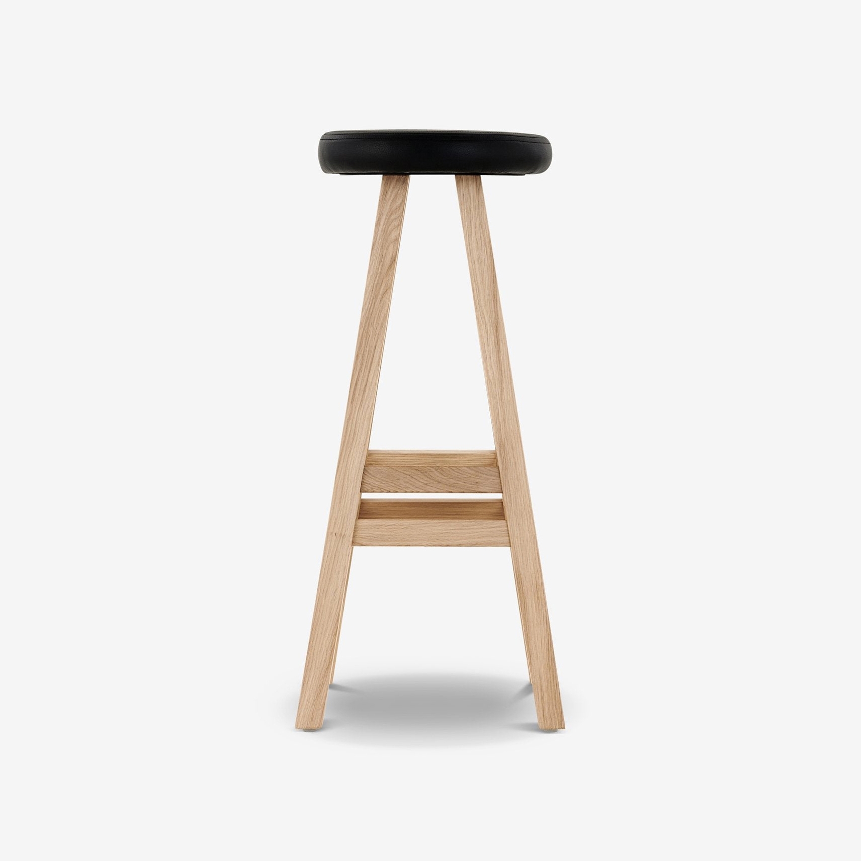 Mostrar el producto Oki-Nami Stool | Oak del fabricante Case Furniture