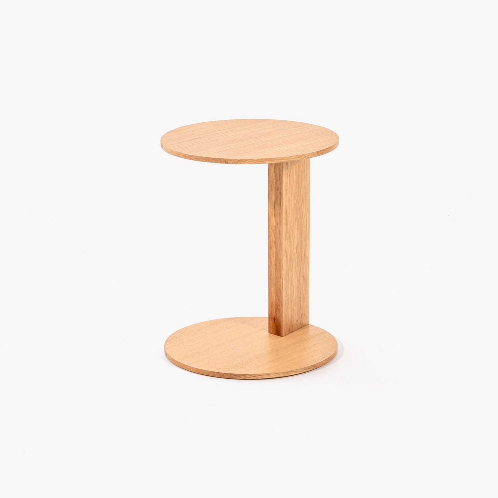 Overhang Round Table | Oak