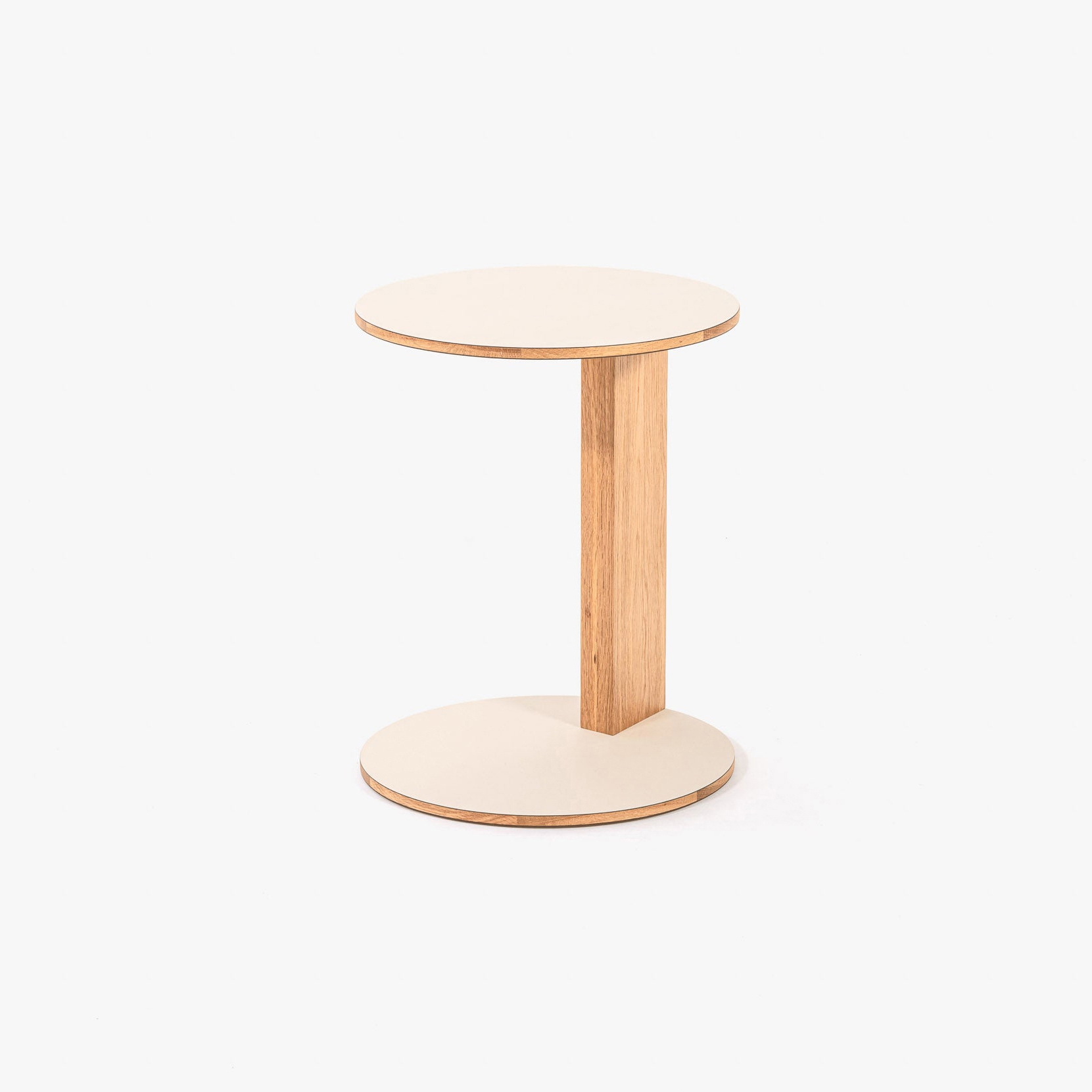 Afficher le produit Overhang Round Table | Oak / Polaris Sable du fabricant Case Furniture