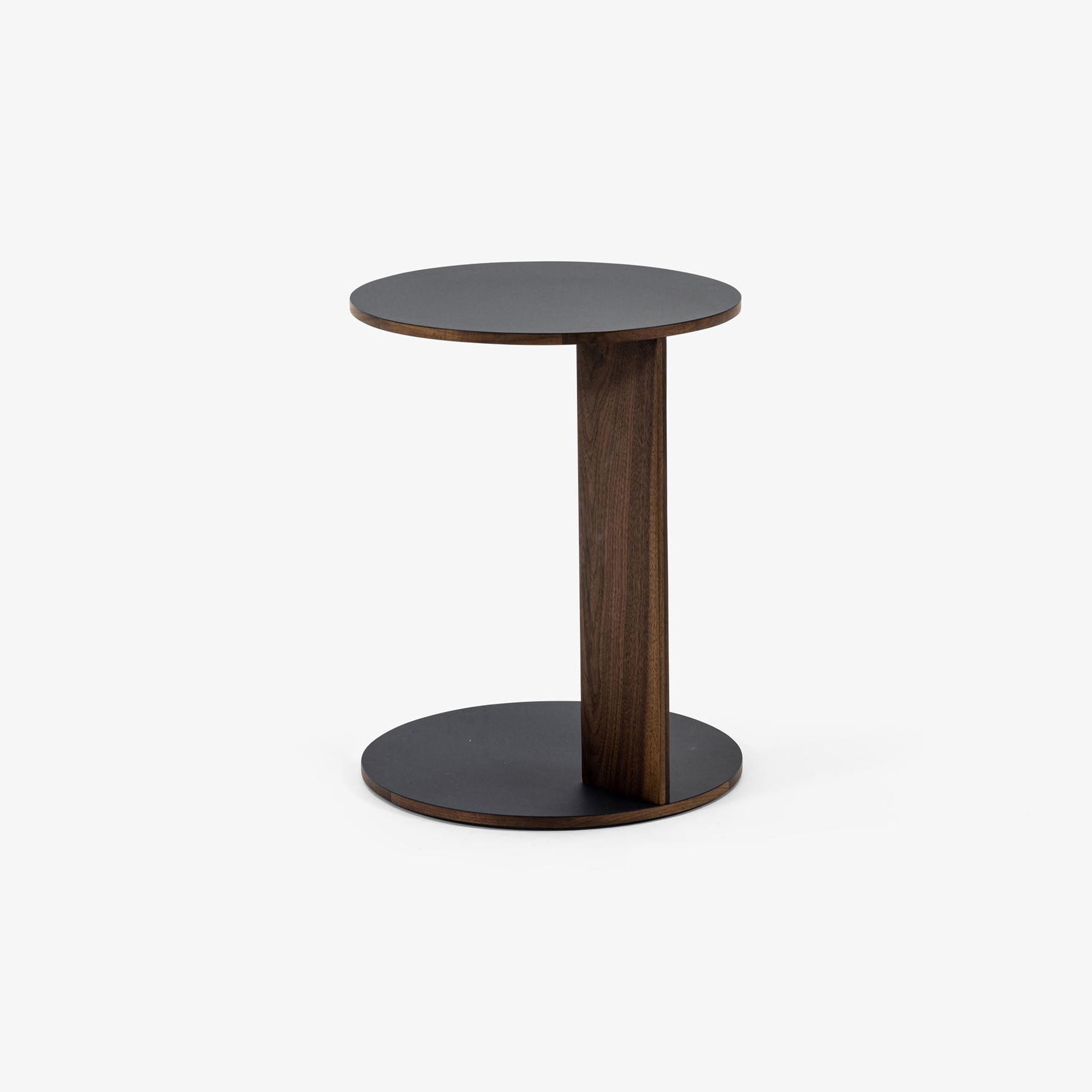 Overhang Round Table | Walnut / Polaris Black