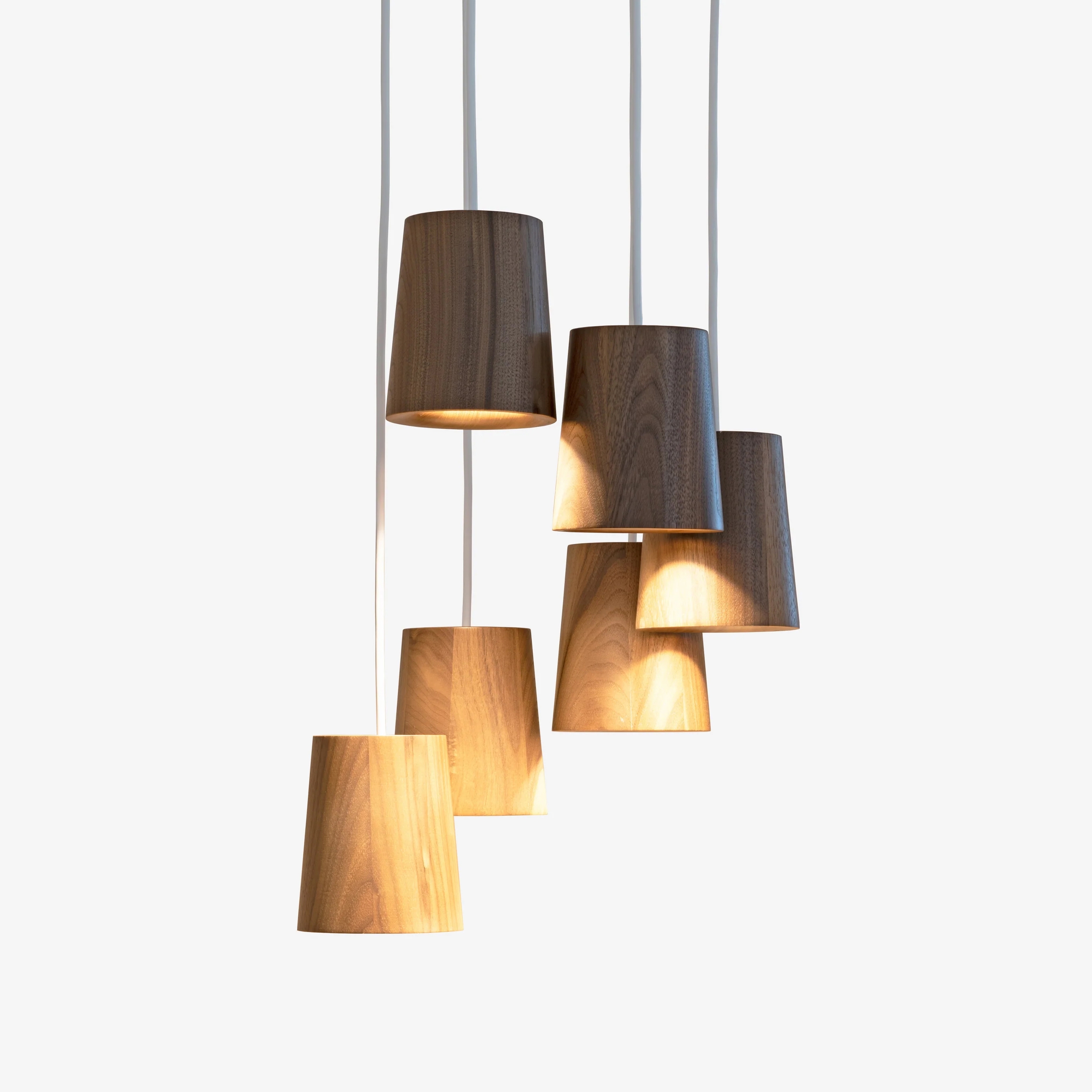 Afficher le produit Solid 6-Pendant Cluster | Cone du fabricant Case Furniture