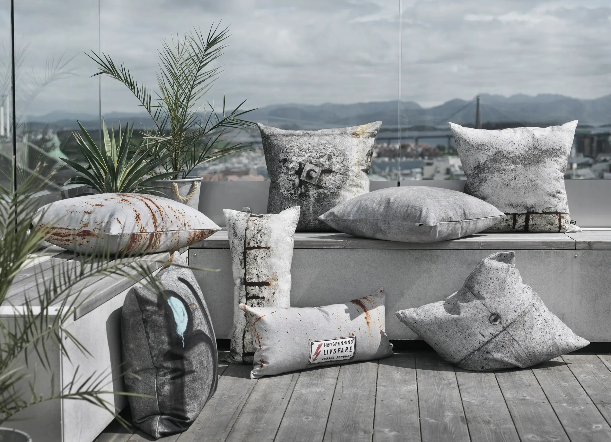 CONCRETE WALL - Concrete Cushion