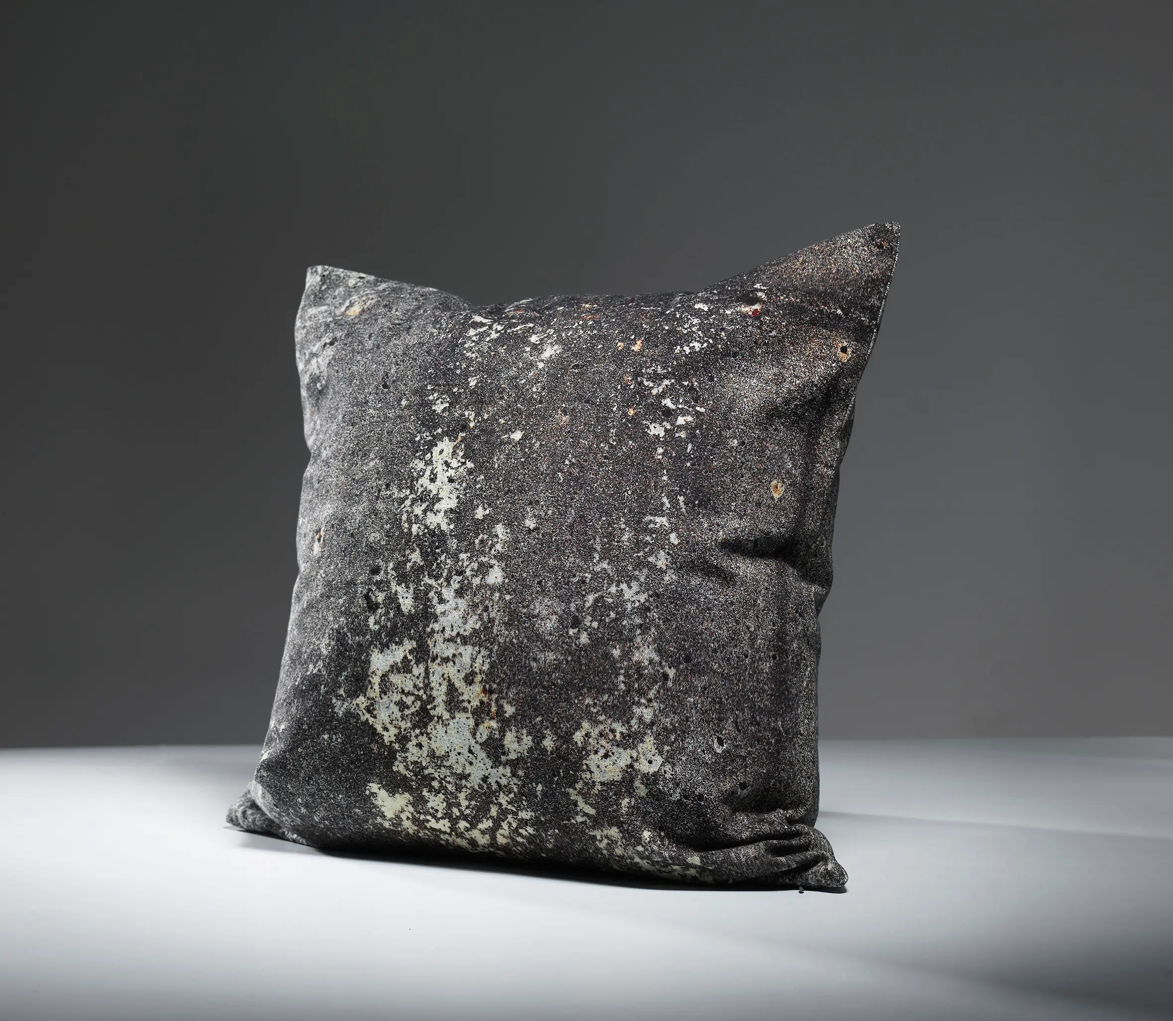 CONCRETE WALL - Concrete Cushion