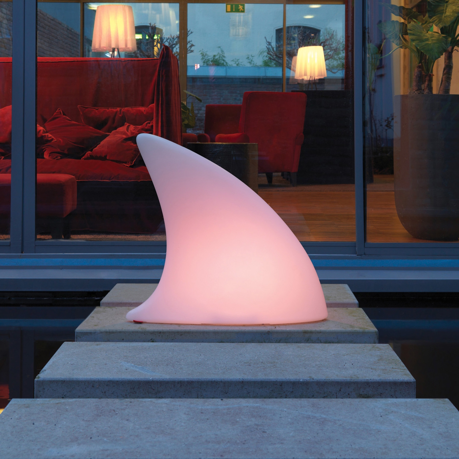Afficher le produit Shark Outdoor LED du fabricant Moree