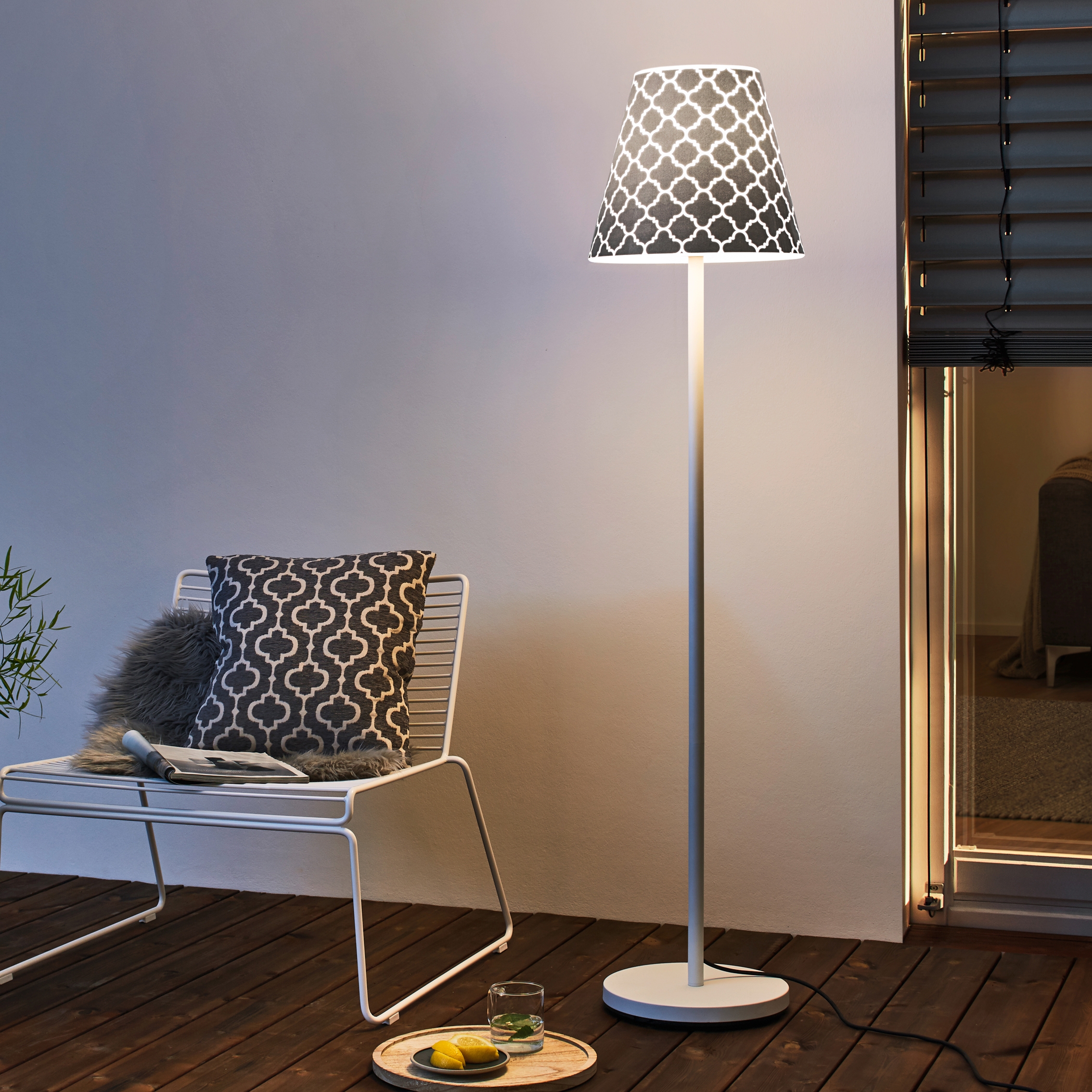 Swap | with grey quatrefoil shade