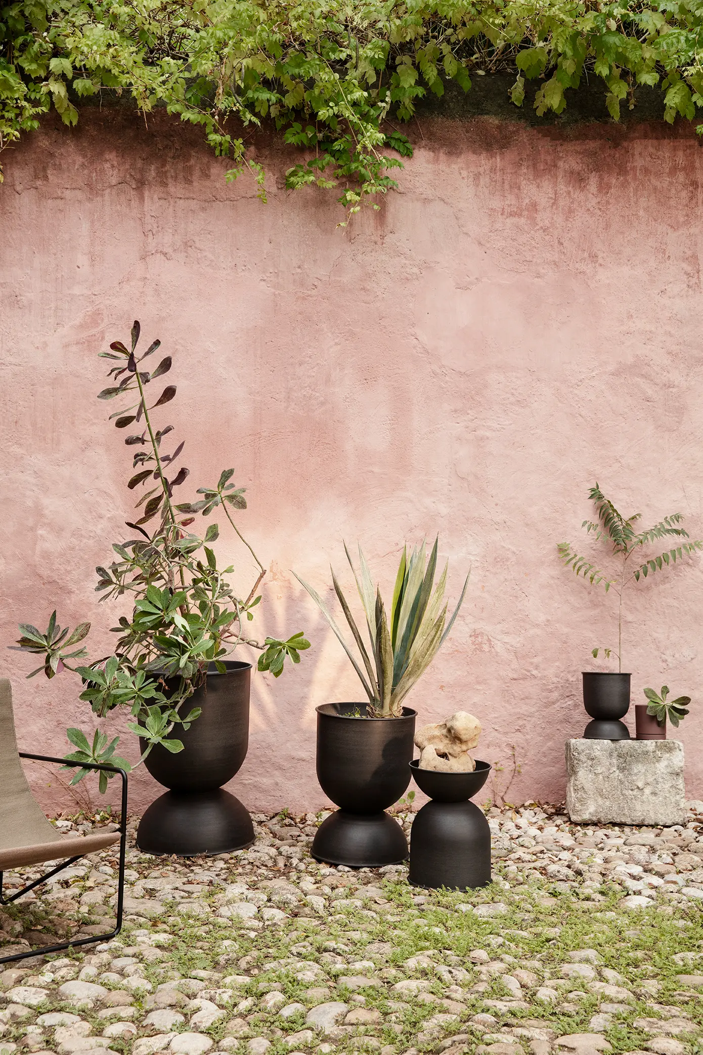 ferm LIVING - Hourglass Pot - Large - Cashmere