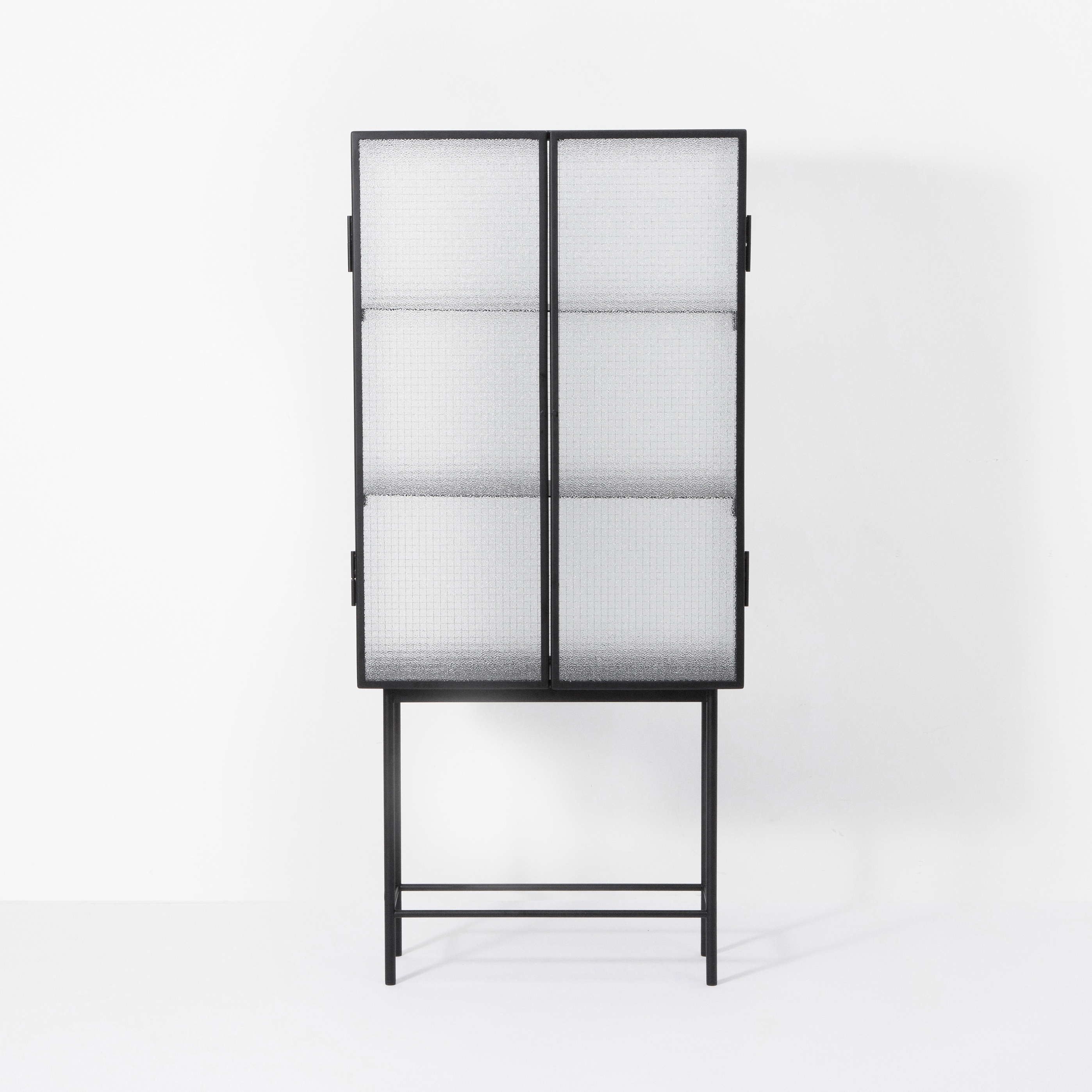 Haze Vitrine - Wired glass - Black