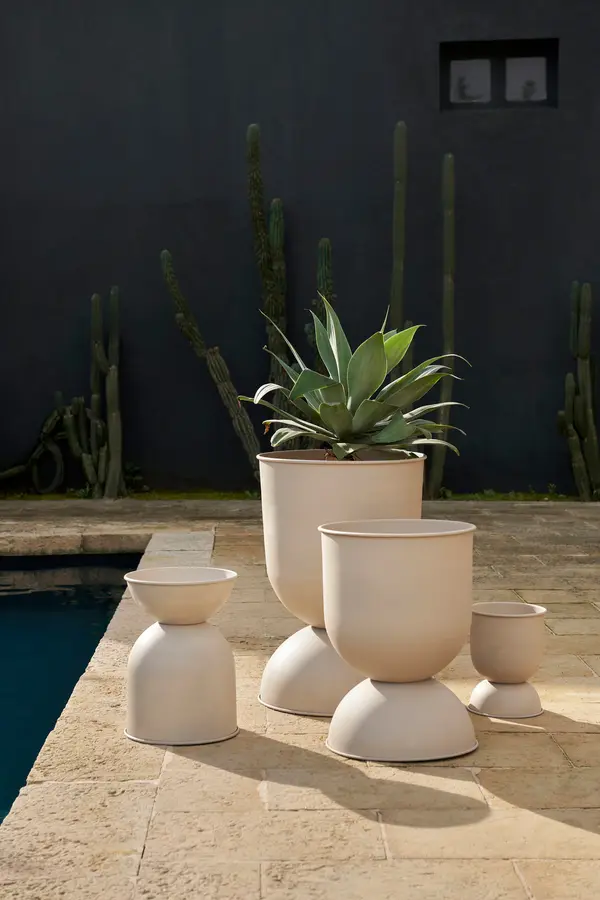 ferm LIVING - Hourglass Pot - Extra Small - Cashmere