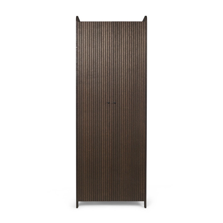 Mostra il prodotto Sill Cupboard - Tall - Dark Stained Oak del produttore ferm LIVING