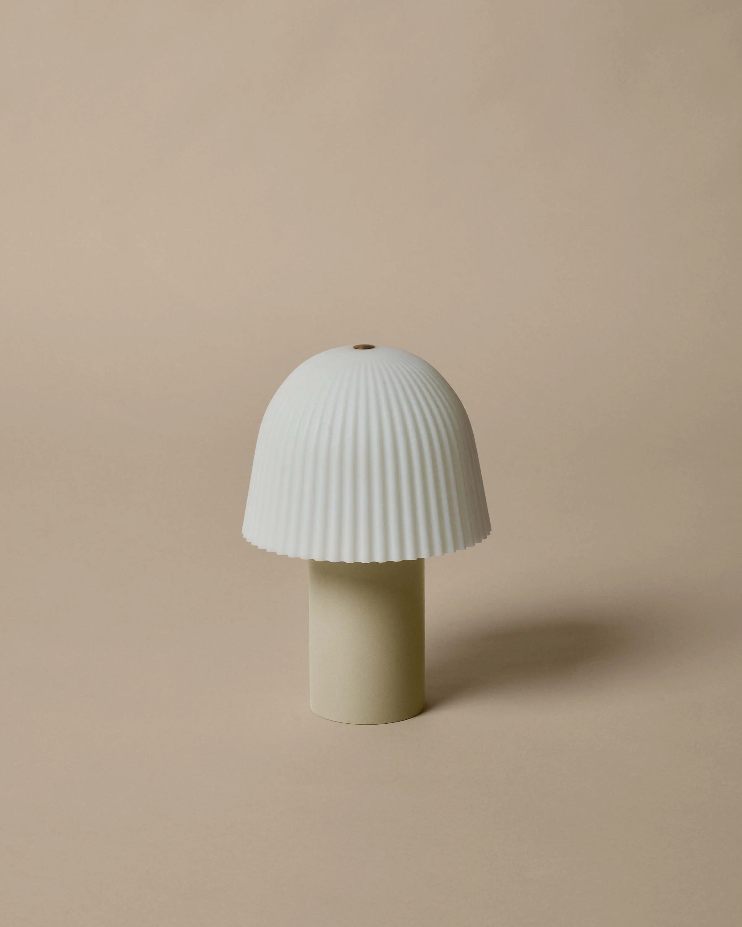 ferm LIVING - Frill Portable Lamp - Cashmere/White