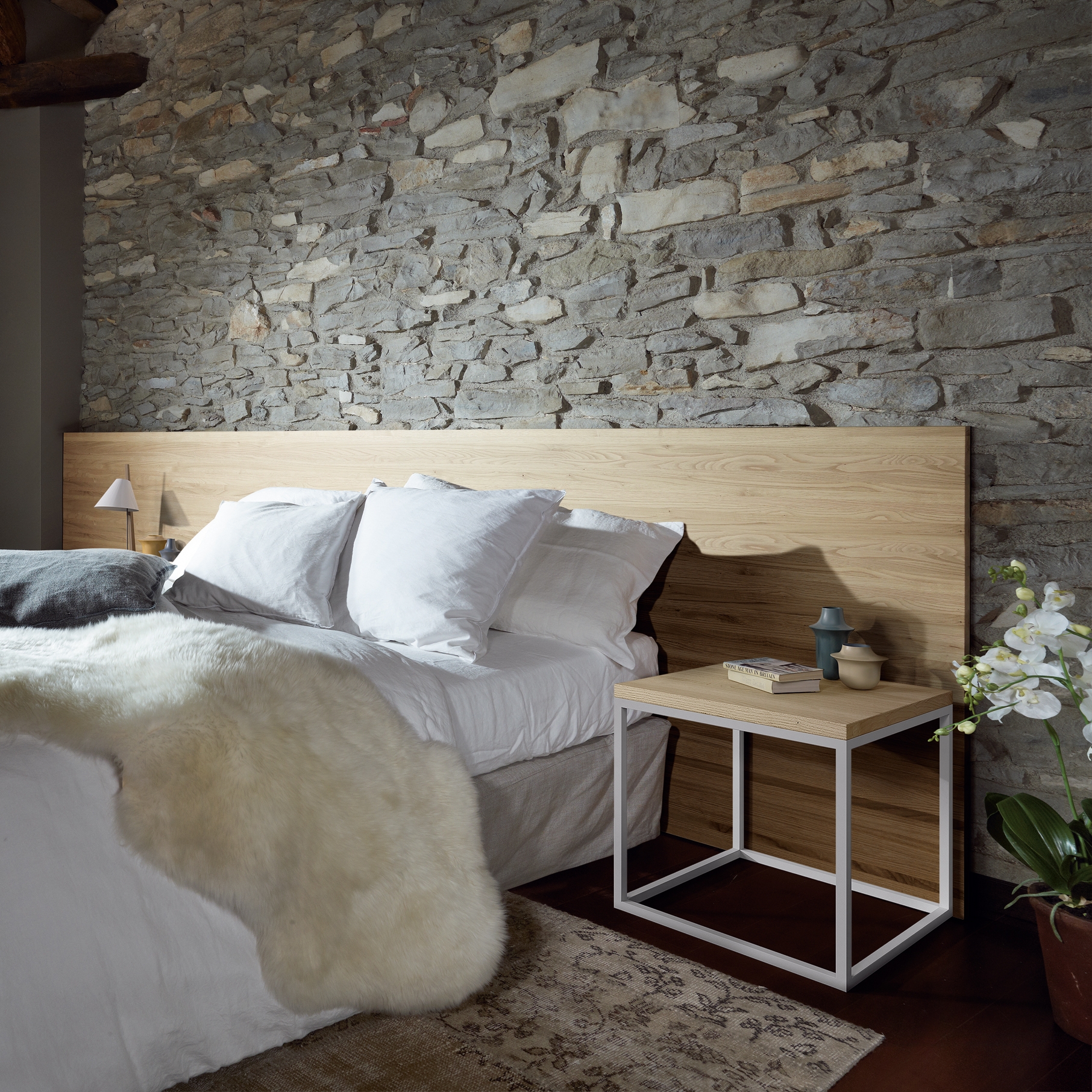 Vertoon produk Solid Timber Headboard van vervaardiger Sistema Midi