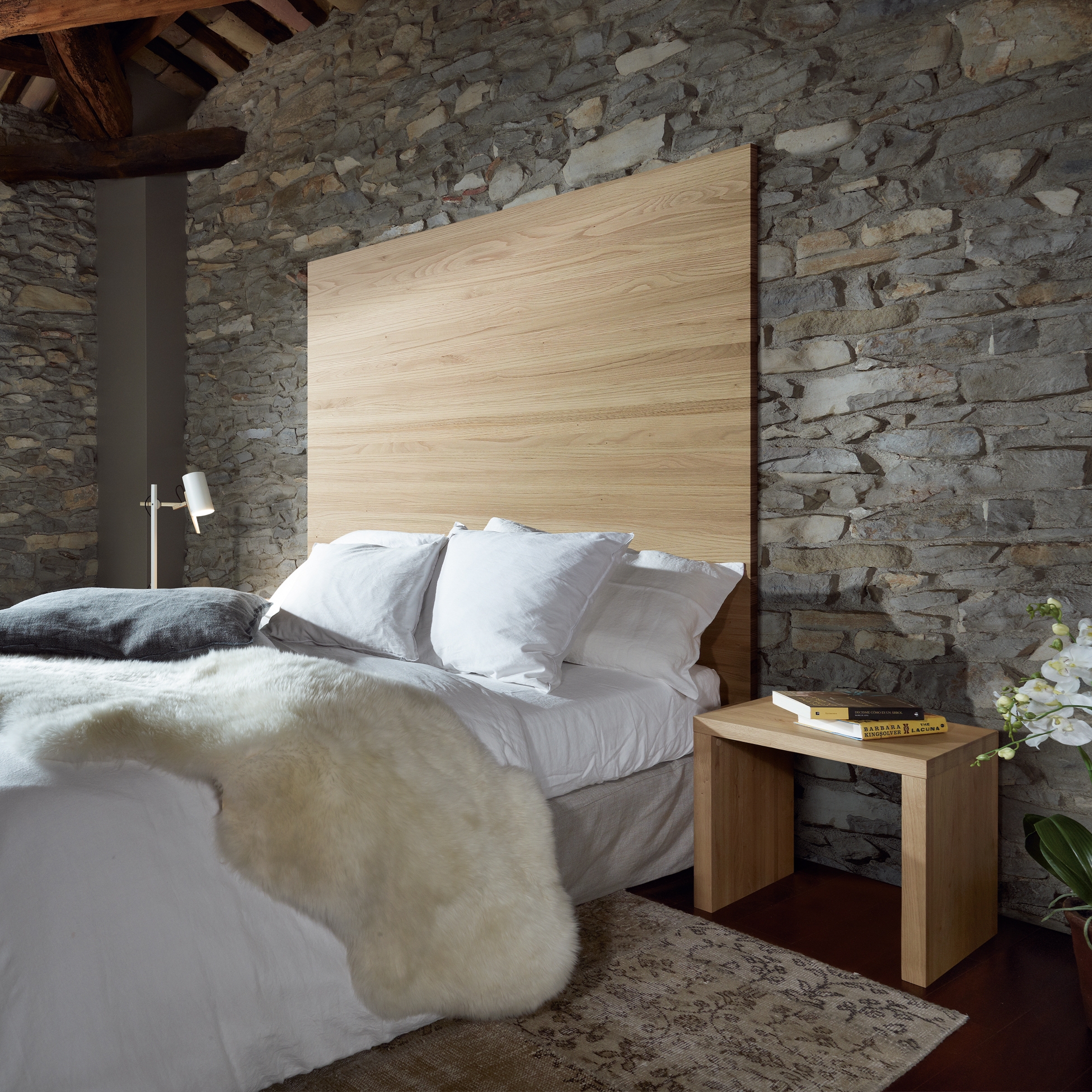 Vertoon produk Solid Timber Headboard van vervaardiger Sistema Midi