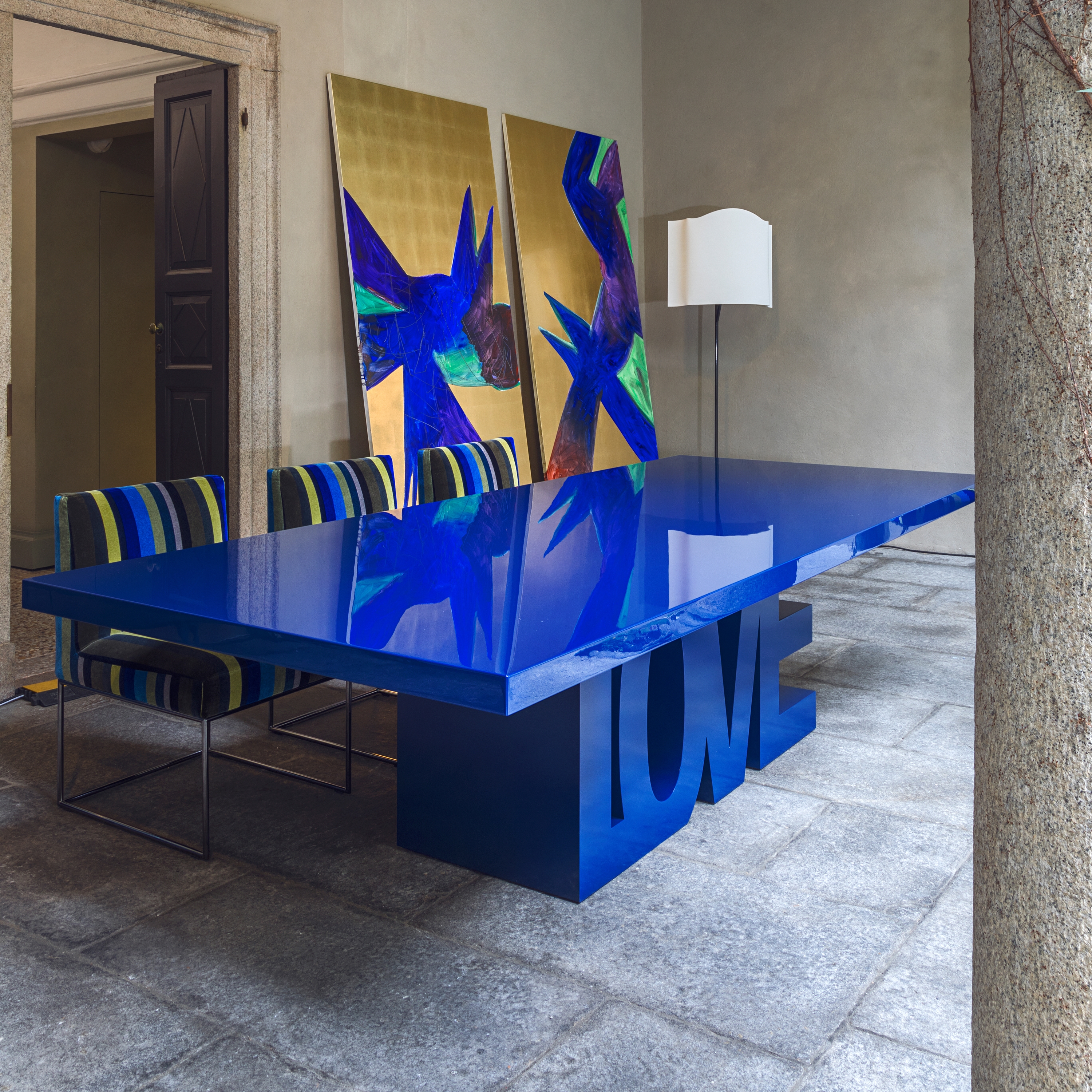 Display product LOVE Dining Table from manufacturer Erba Italia