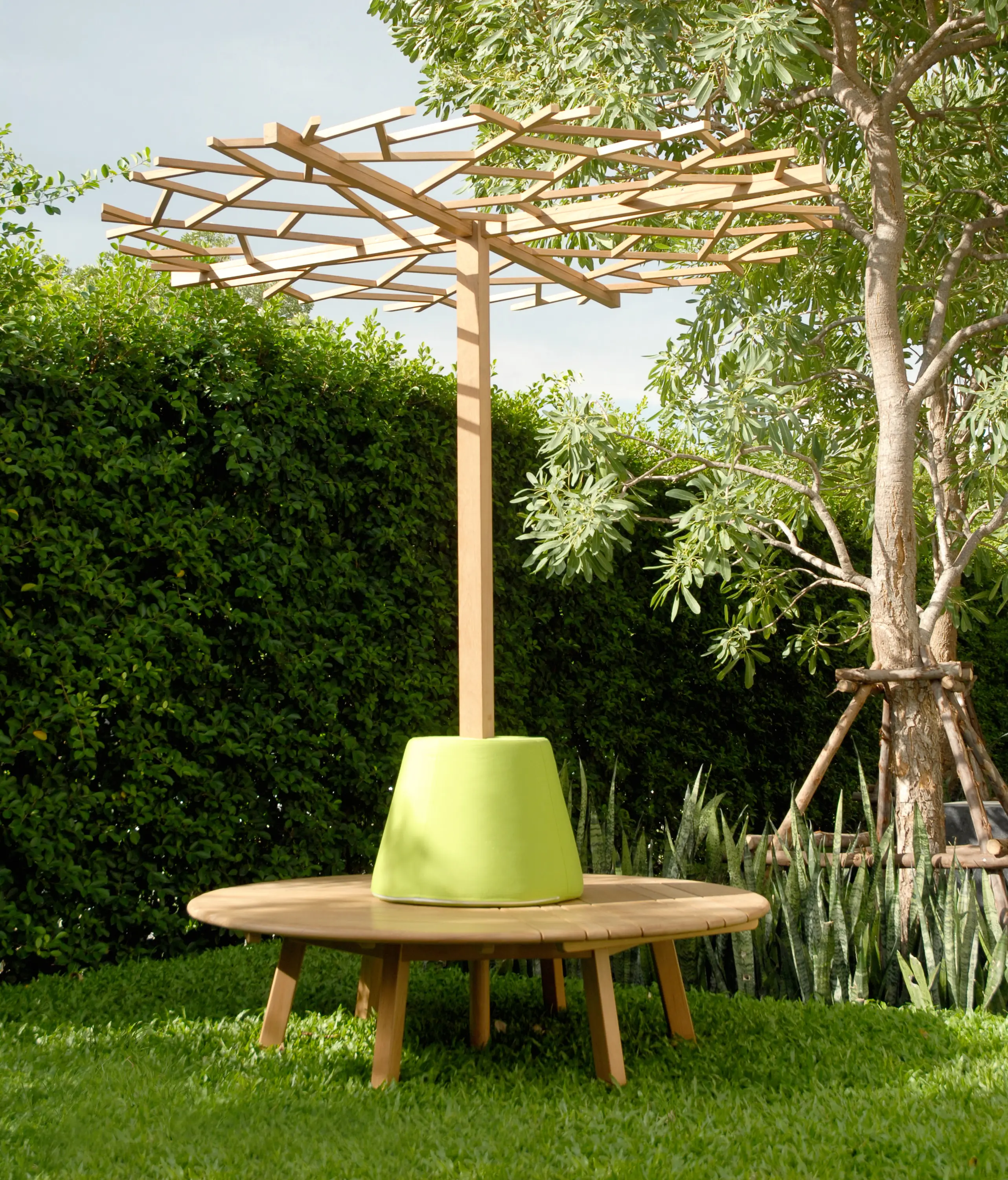 Deesawat - Tiera Circle bench