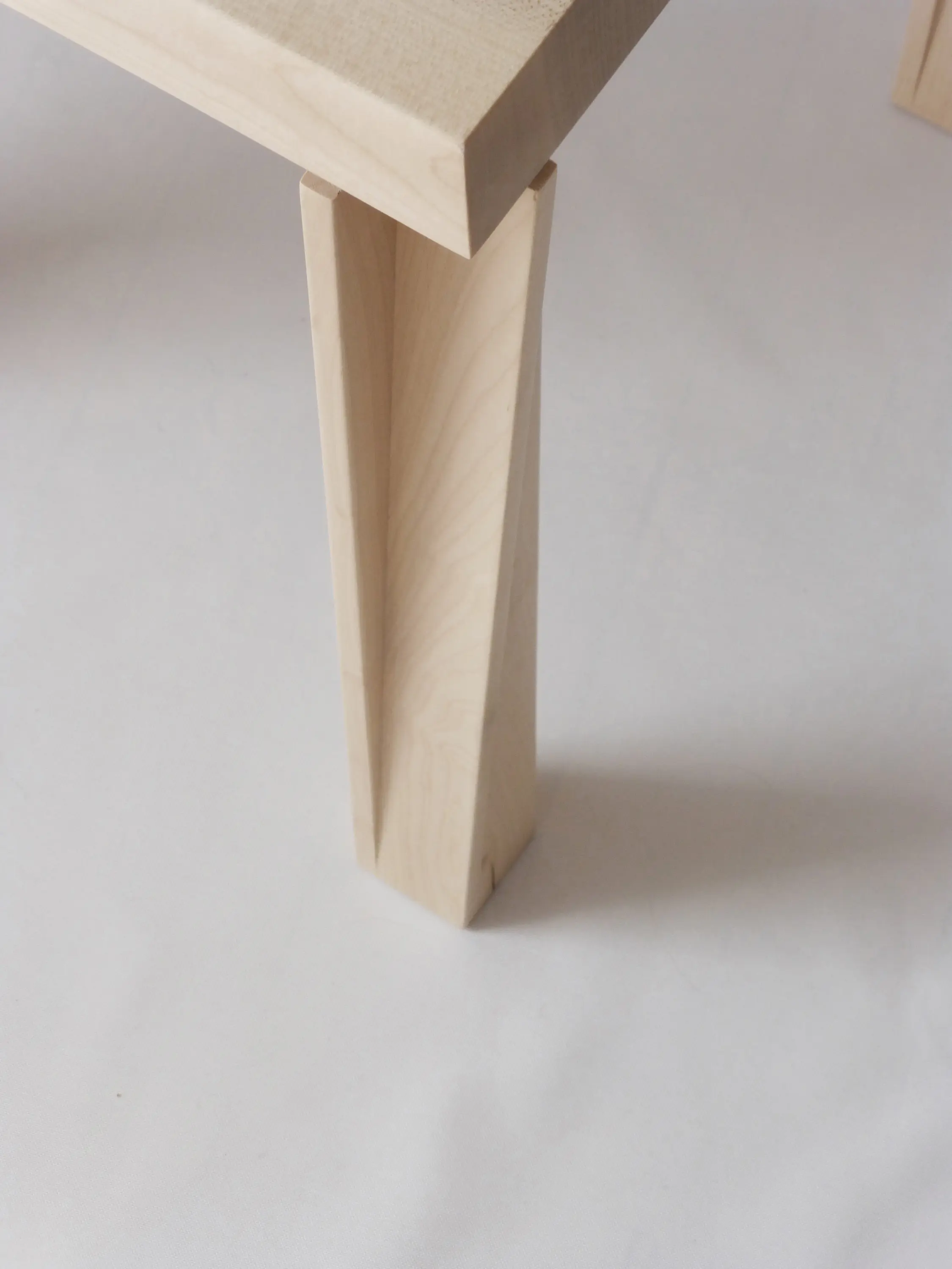 xbritt moebel - pleatfrontTable