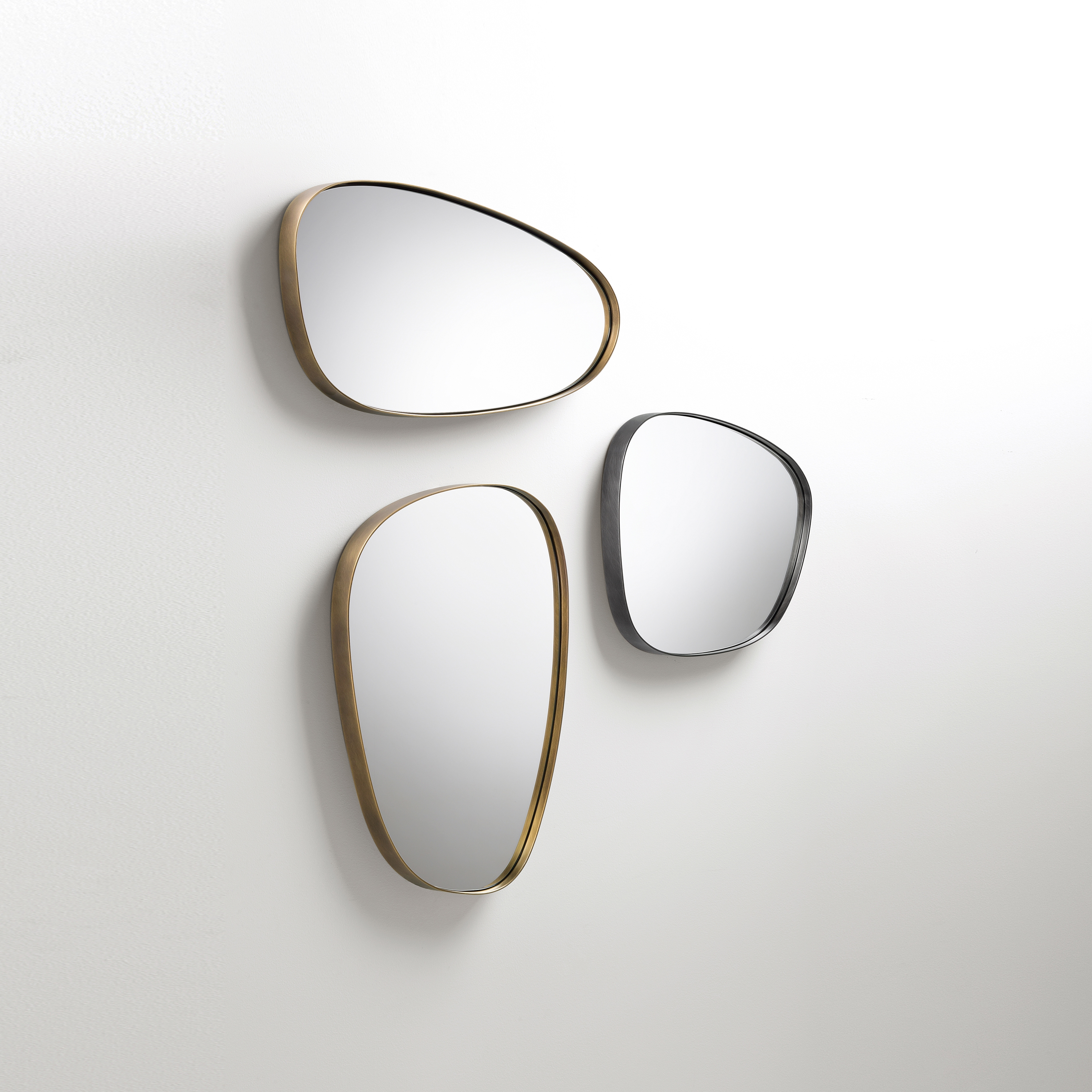 Display product Syro Mirror from manufacturer De Castelli