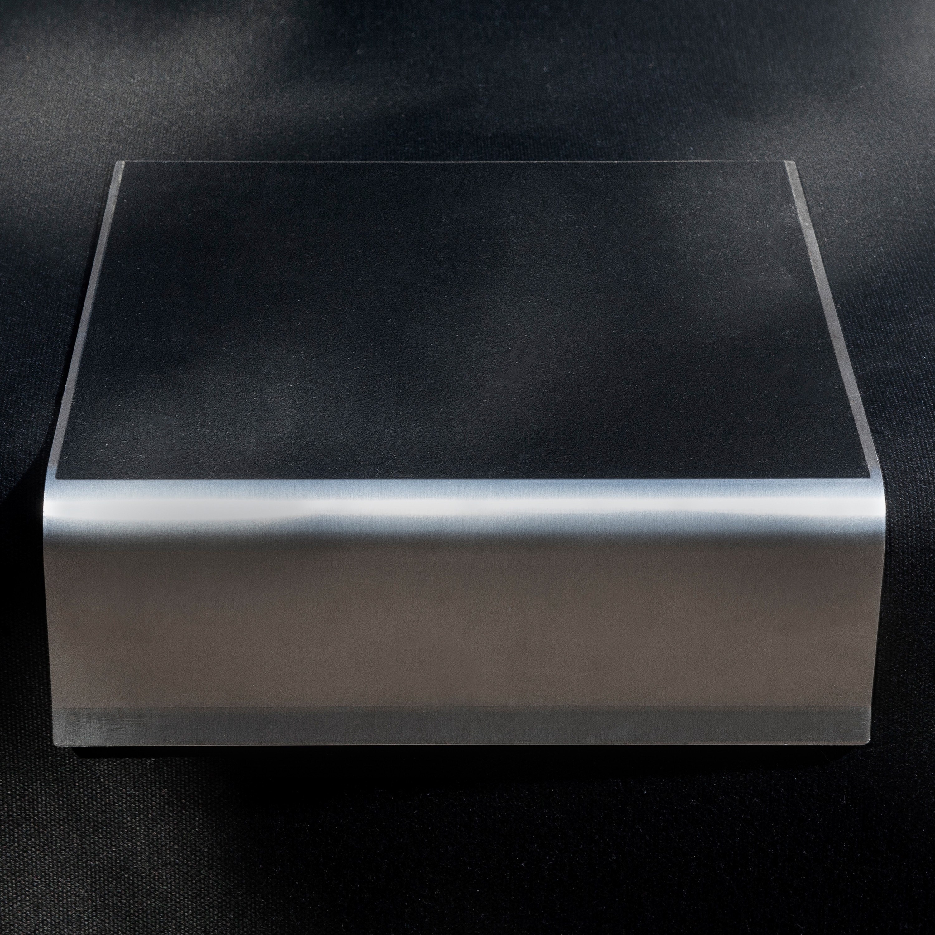 Display product Universal Serve Plate from manufacturer Design2Chill
