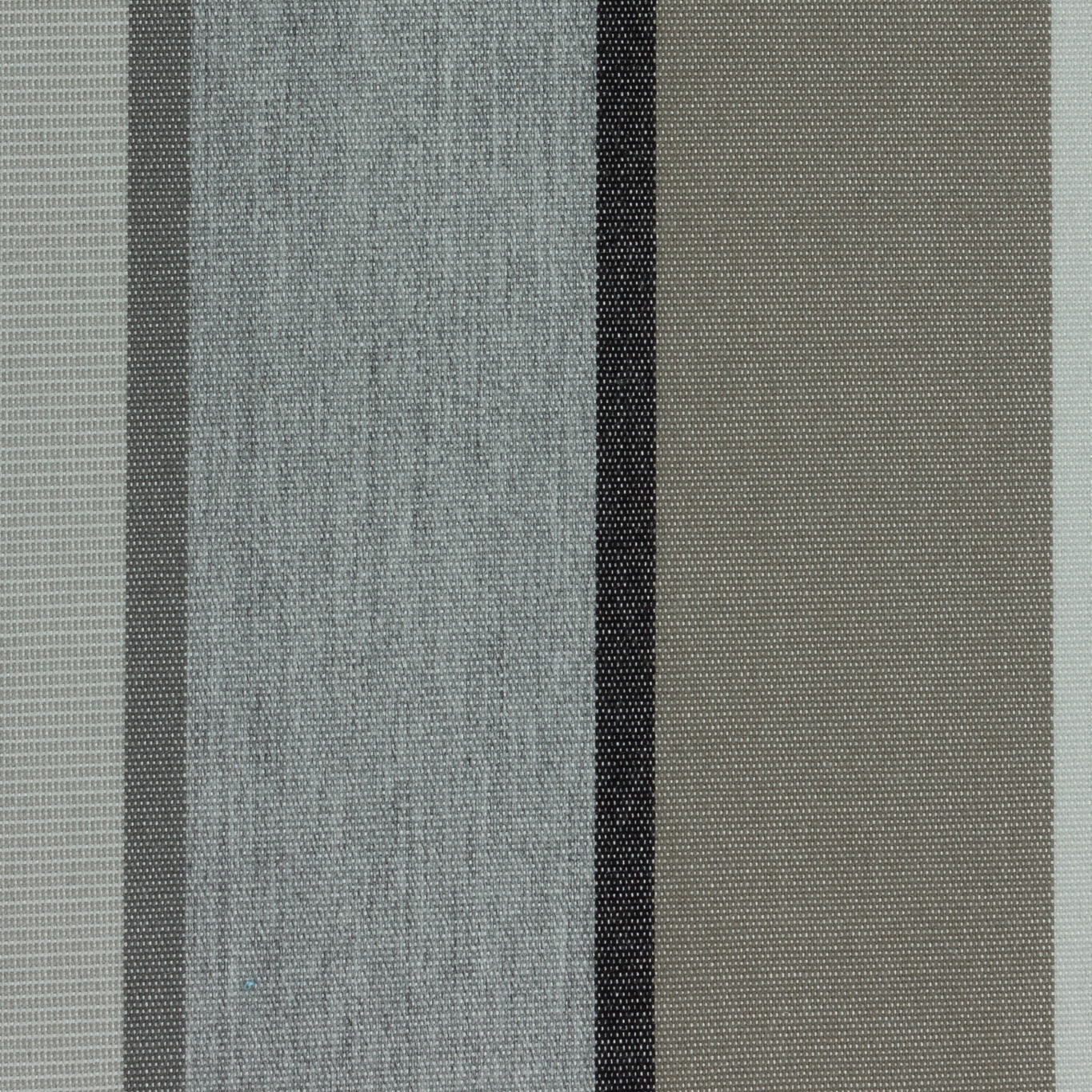 Mostra il prodotto Sunbrella Stripes 3778 Quadri Grey del produttore Design2Chill