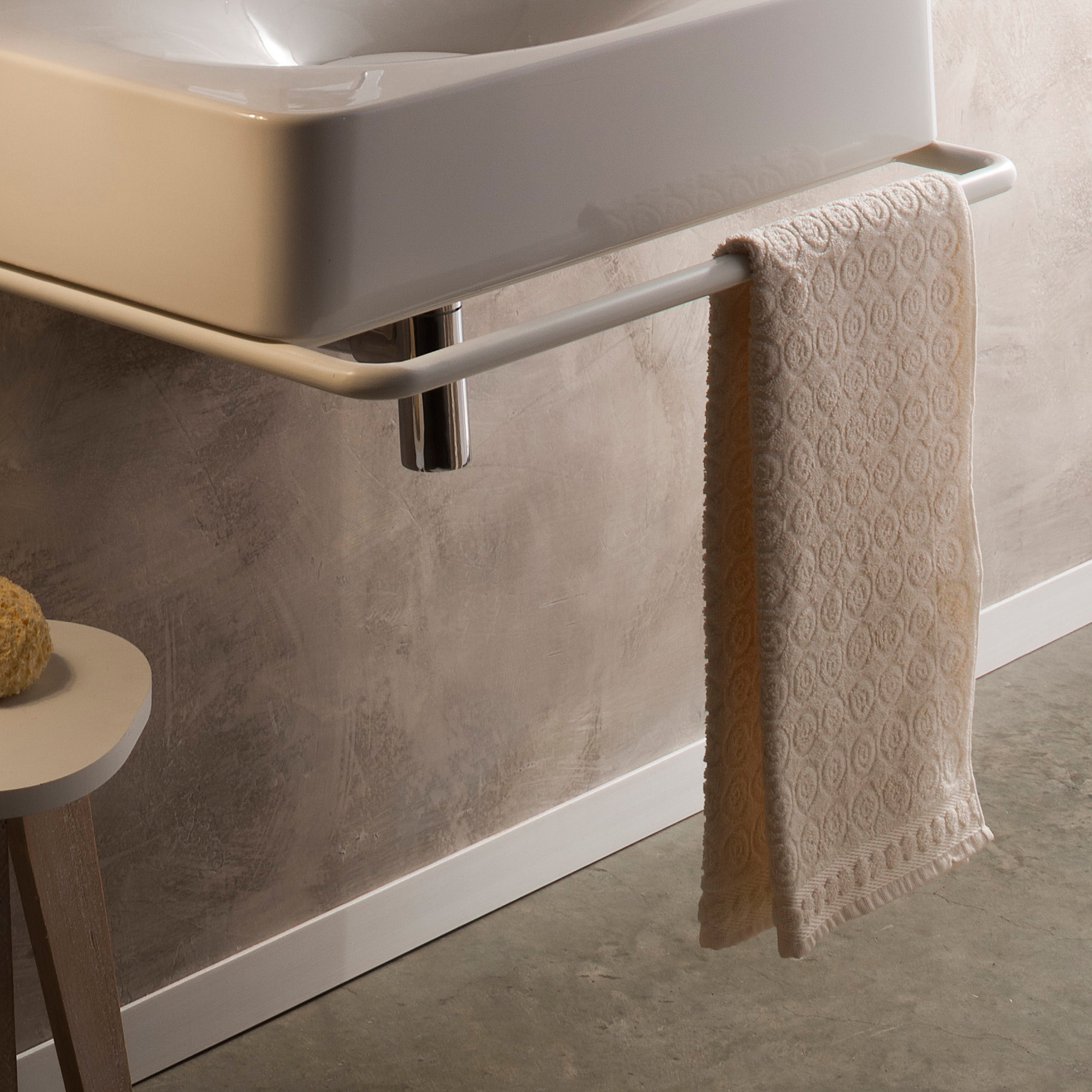 Vertoon produk Fuji | Towel Rack van vervaardiger Scarabeo Ceramiche