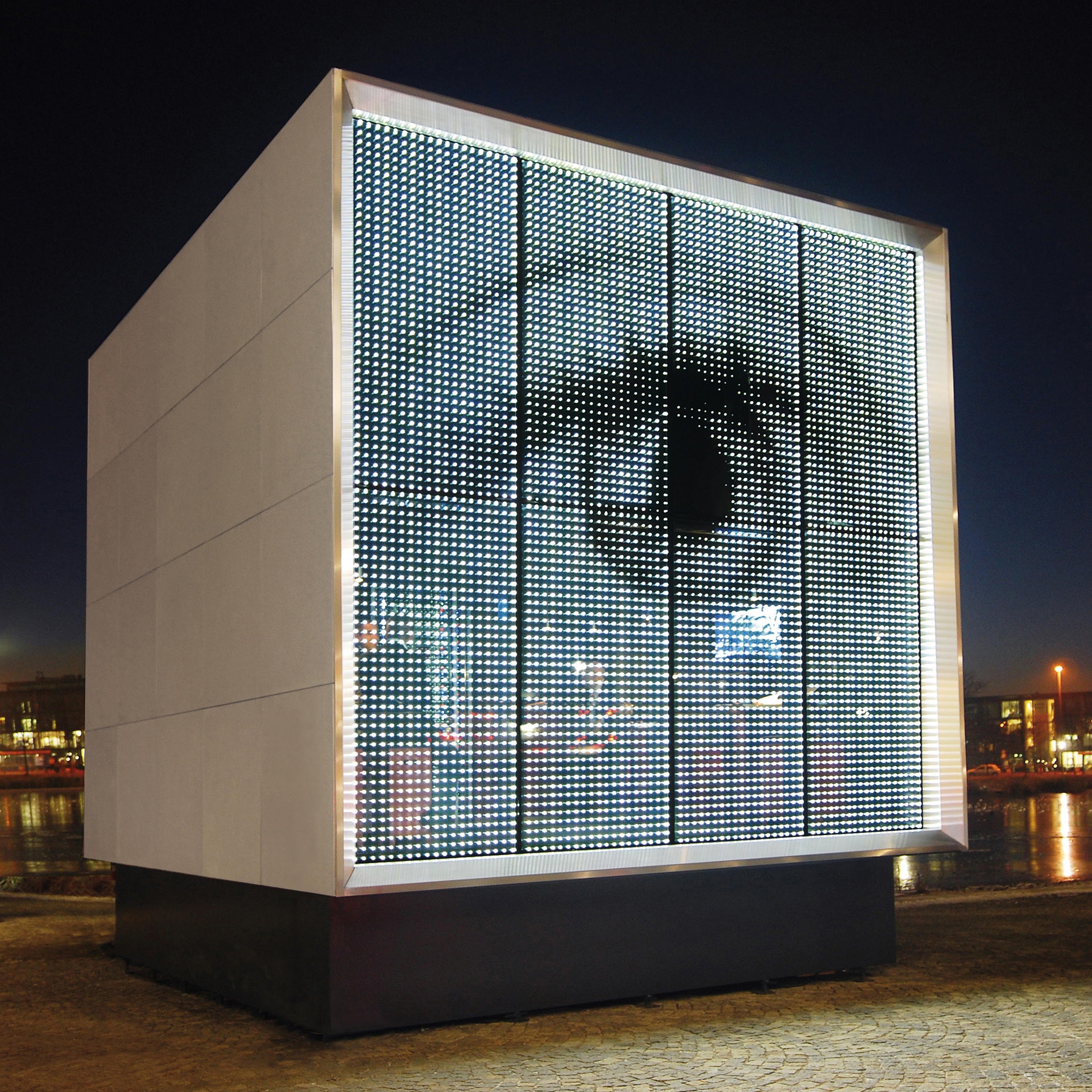 powerglass® MEDIA FACADE