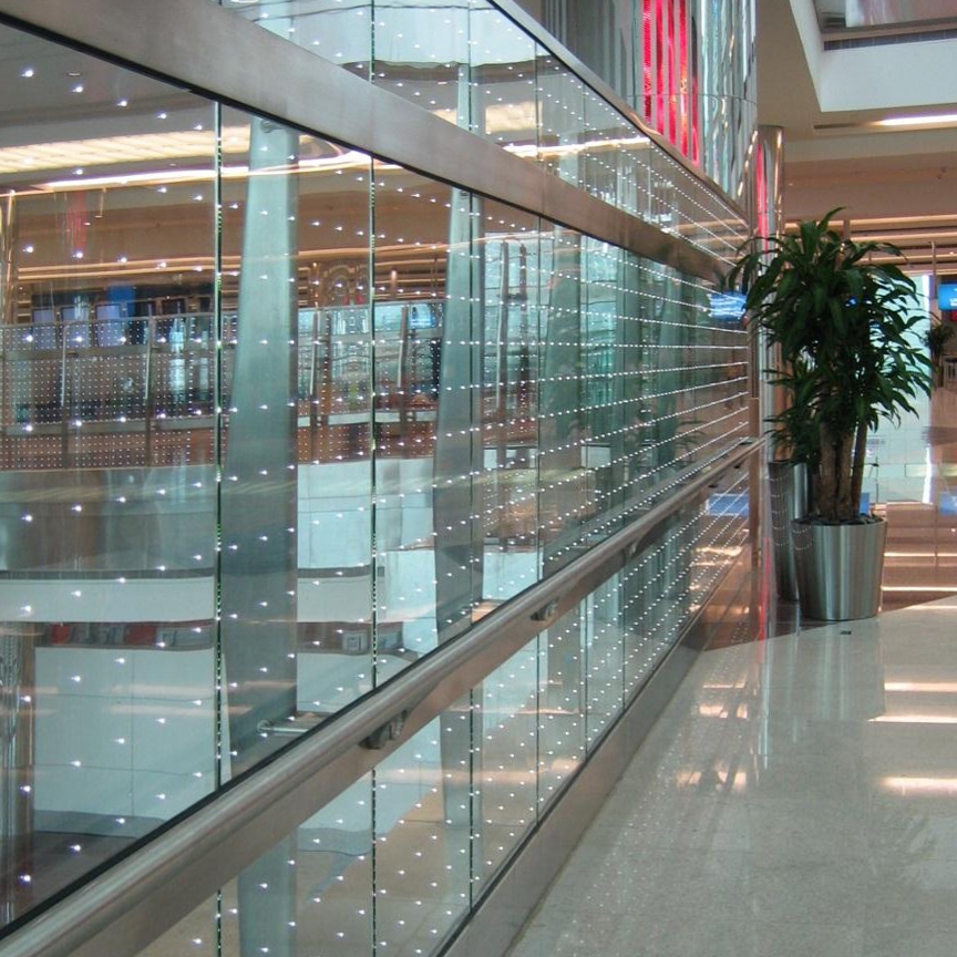 Display product powerglass® balustrade: Dubai International Airport from manufacturer Peter Platz Spezialglas