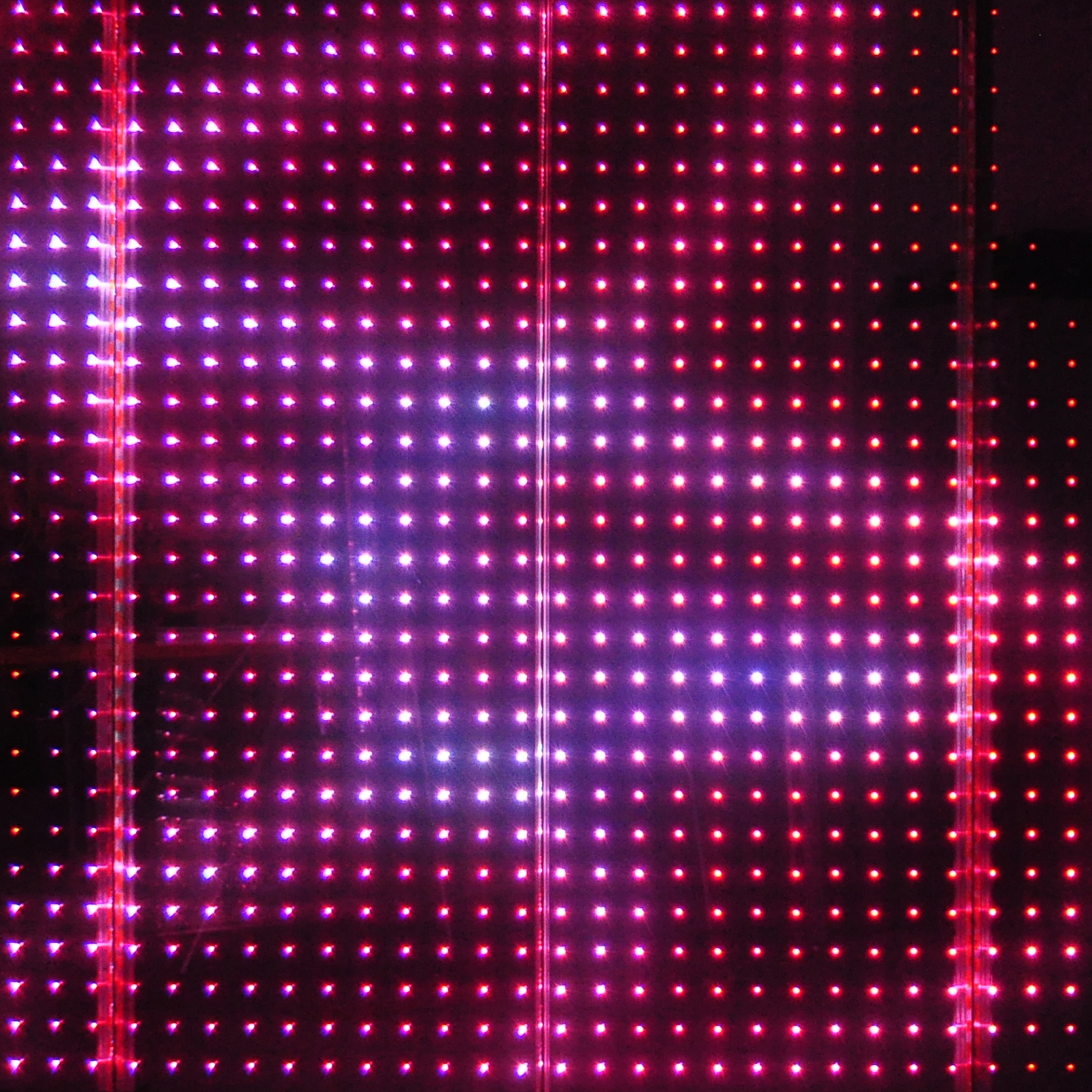 Display product powerglass® RGB media façade from manufacturer Peter Platz Spezialglas