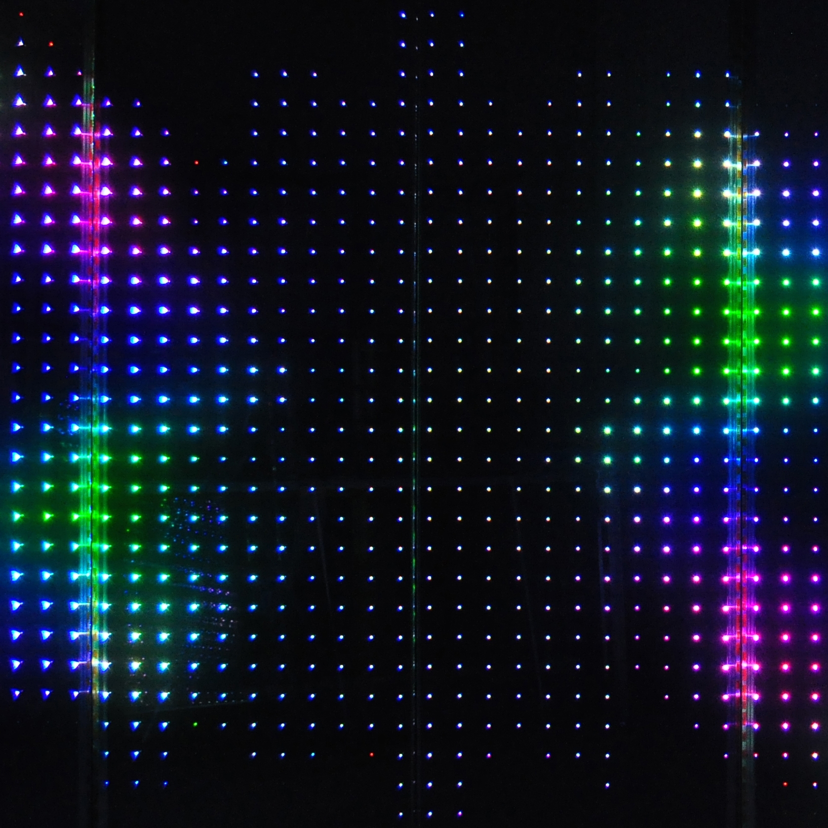 Display product powerglass® RGB media façade from manufacturer Peter Platz Spezialglas