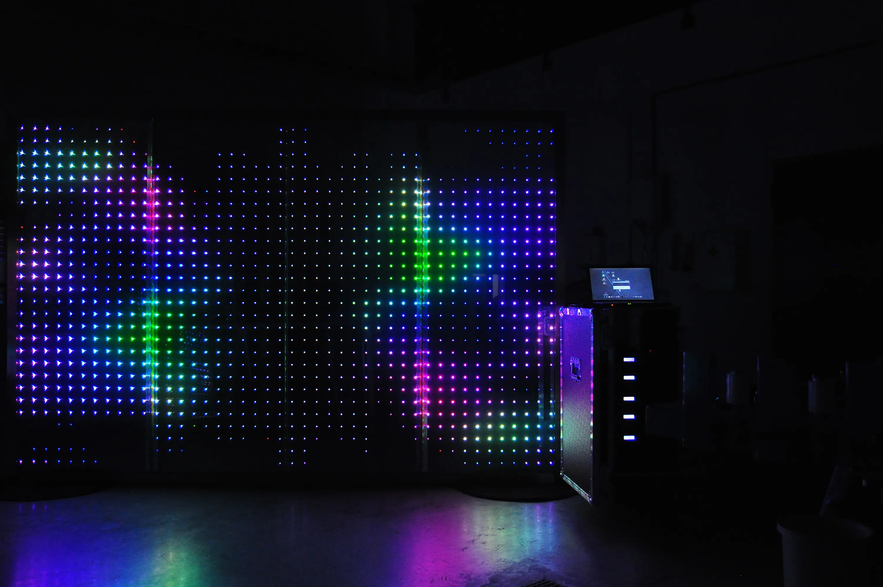 Peter Platz Spezialglas - powerglass® RGB Medienfassade