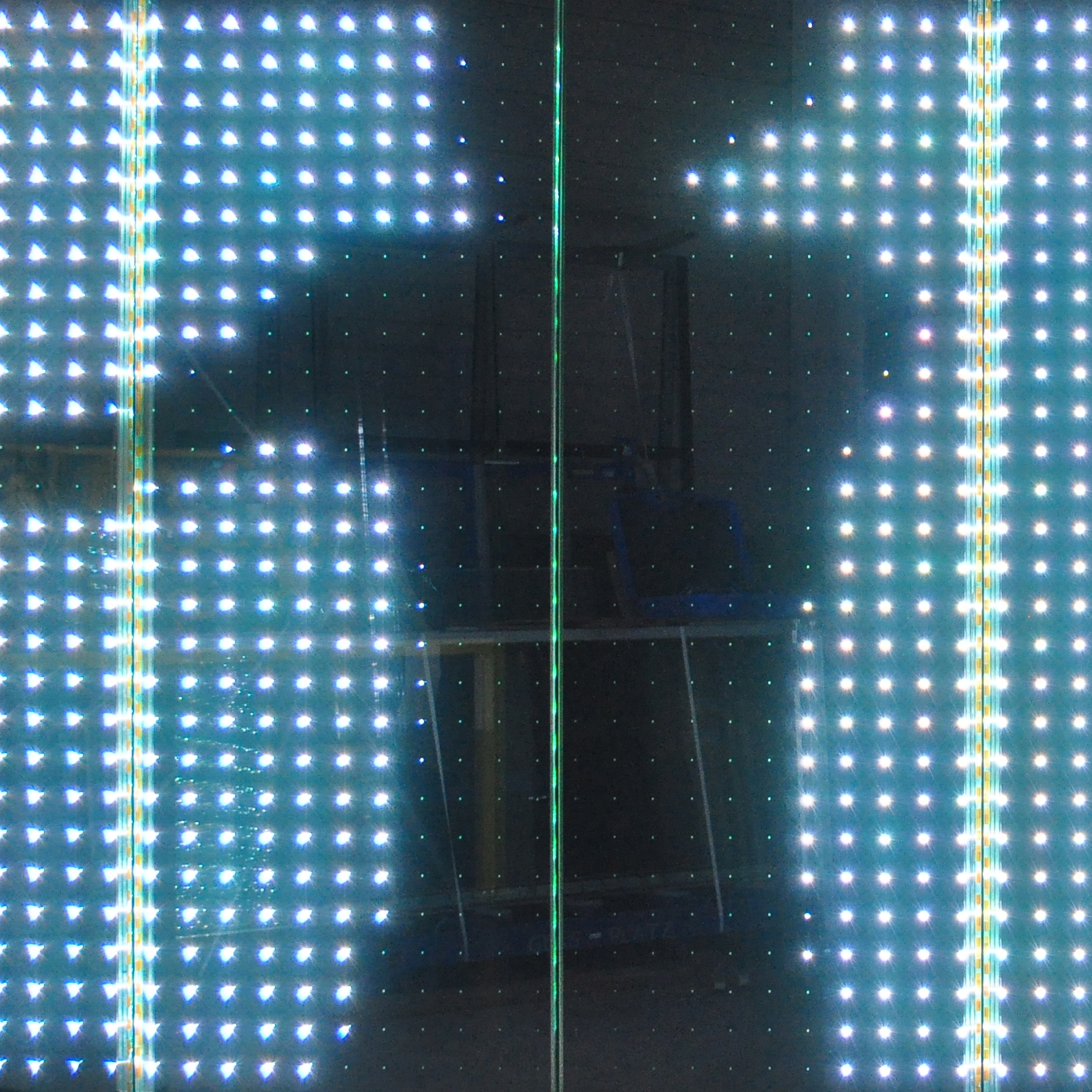 Display product powerglass® RGB media façade from manufacturer Peter Platz Spezialglas